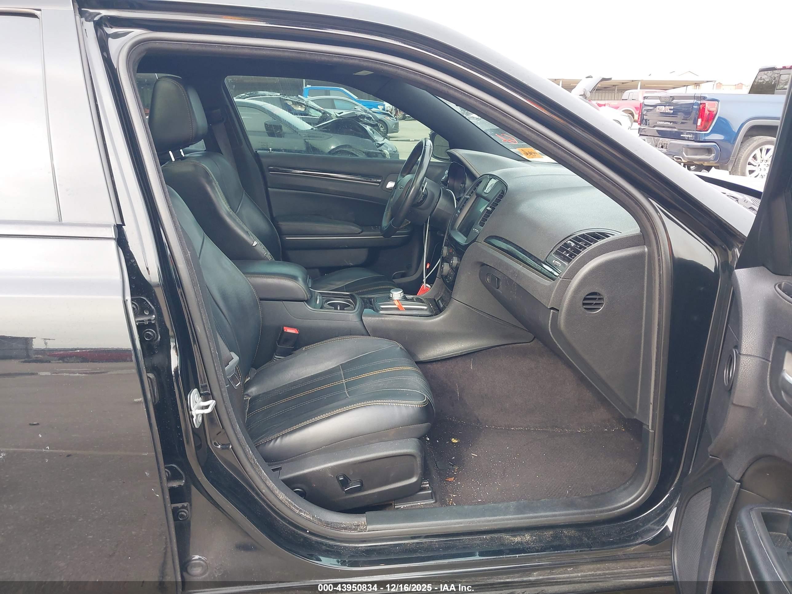 CHRYSLER 300 image 5