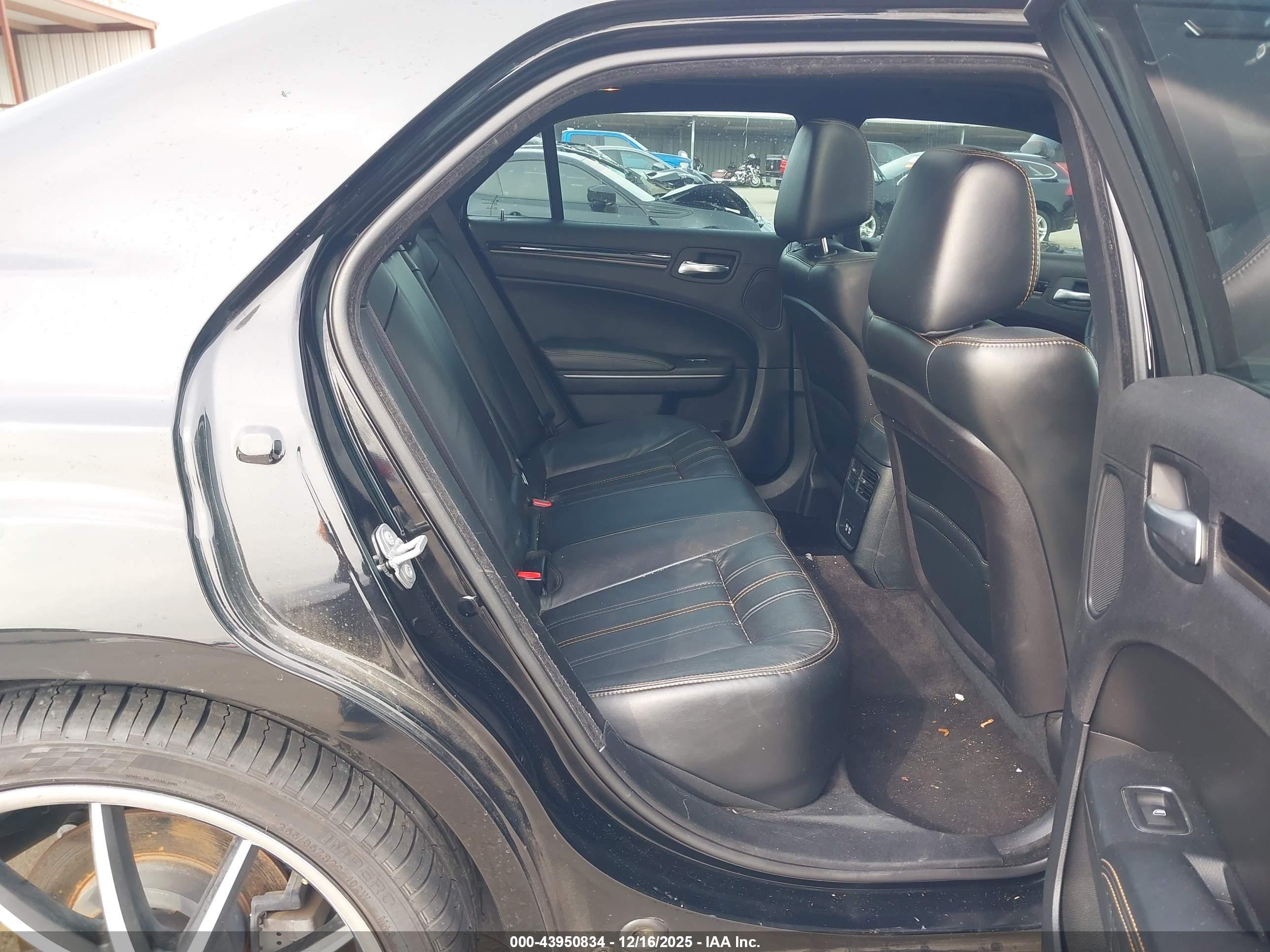 CHRYSLER 300 image 8