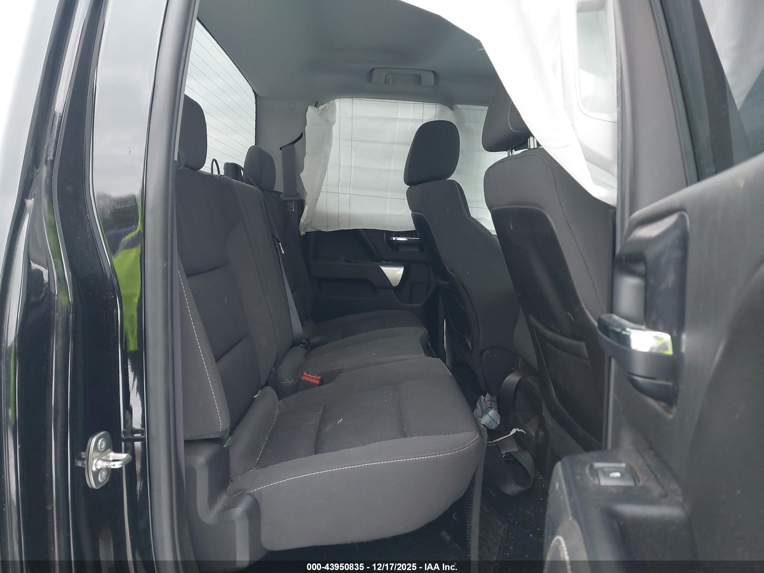CHEVROLET SILVERADO image 8