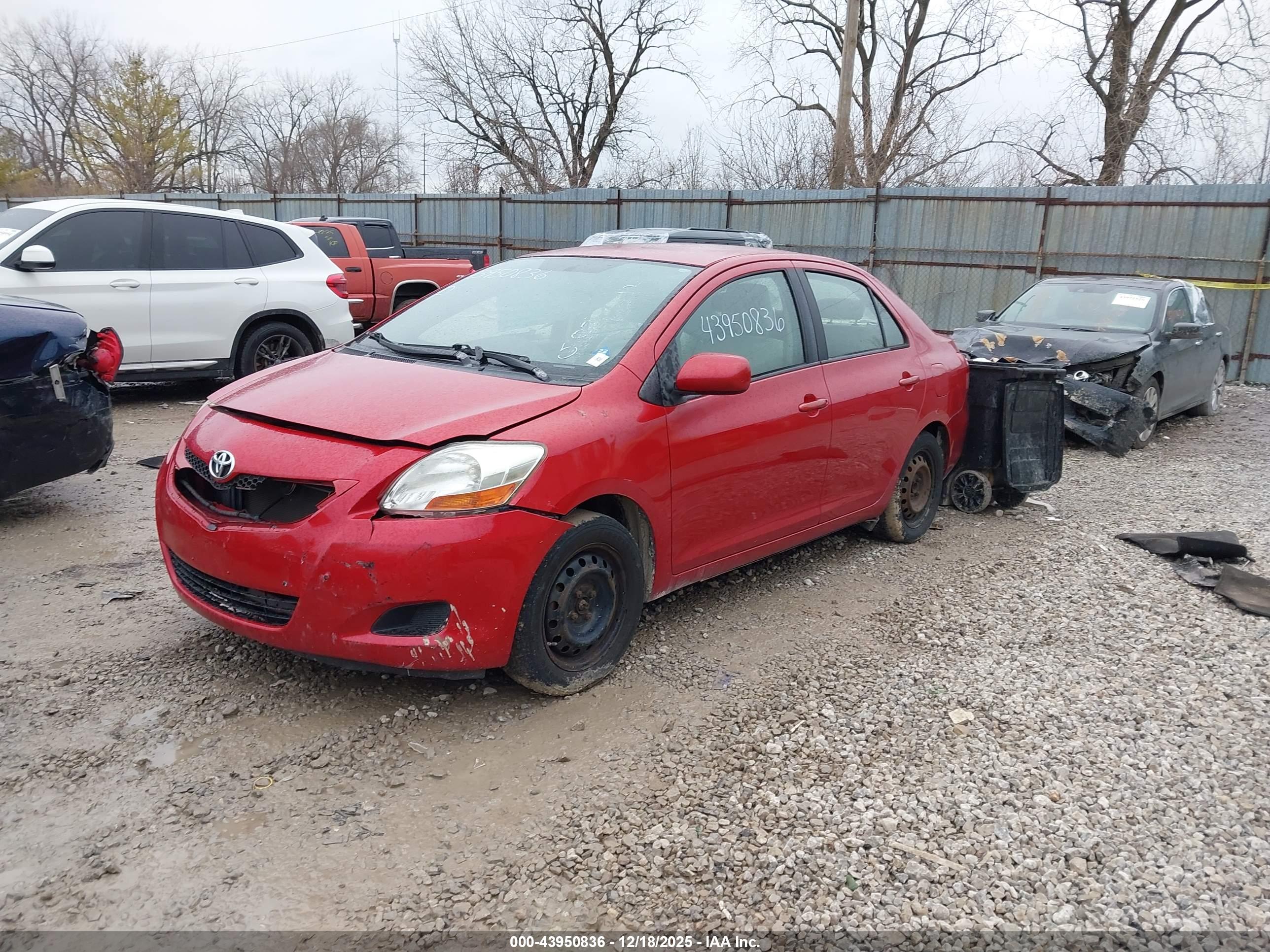 TOYOTA YARIS image 2
