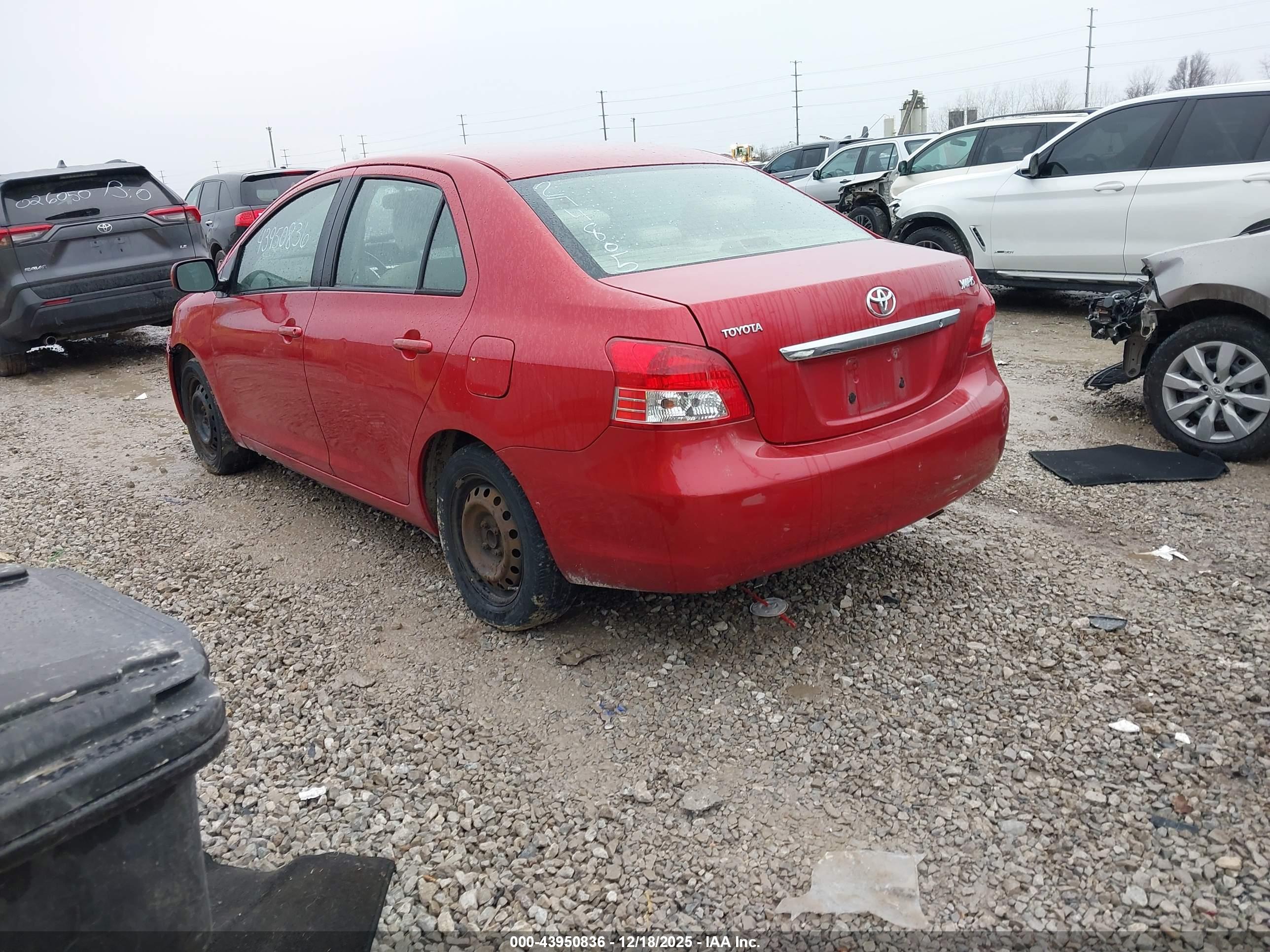 TOYOTA YARIS image 3