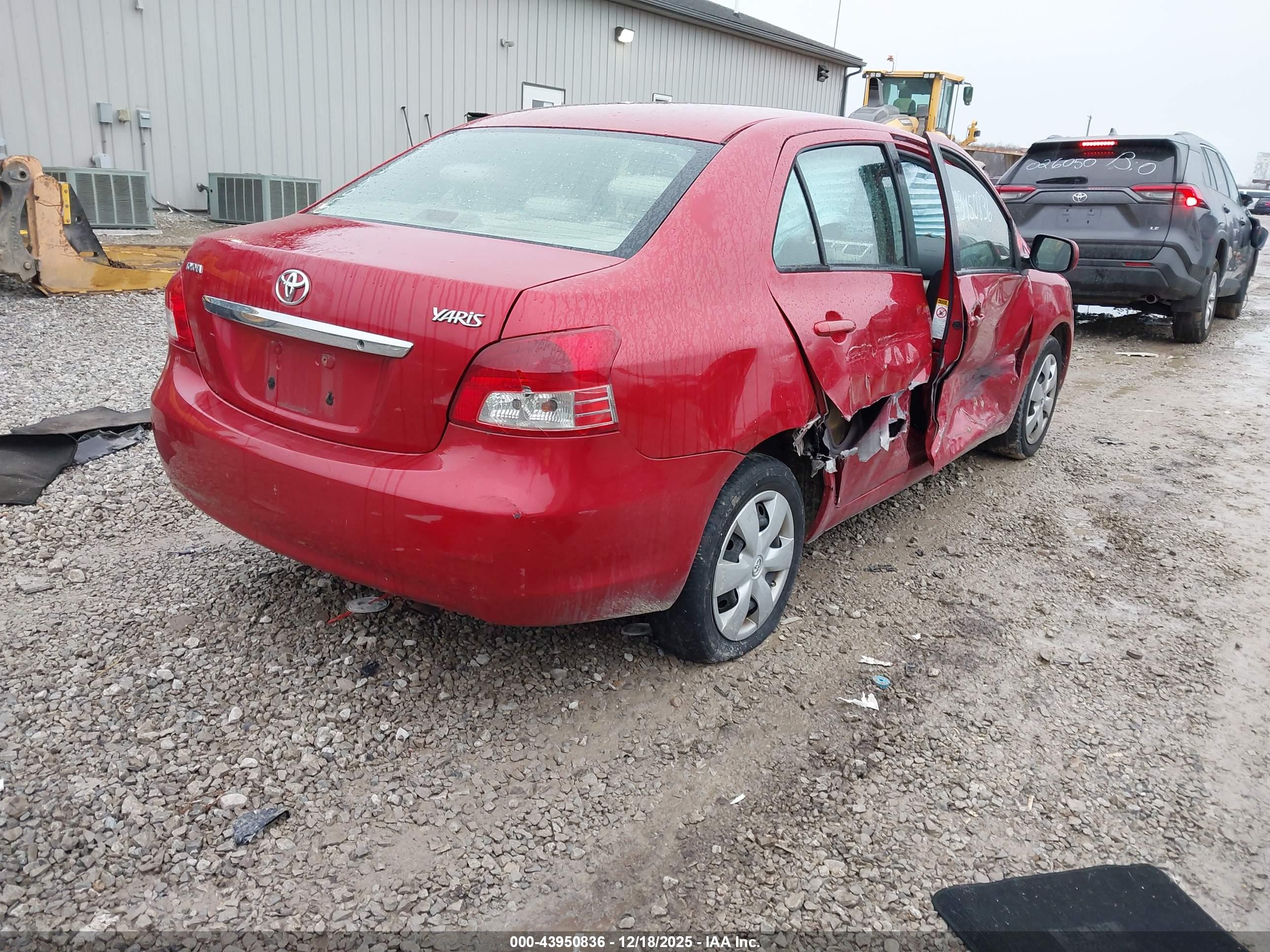 TOYOTA YARIS image 4