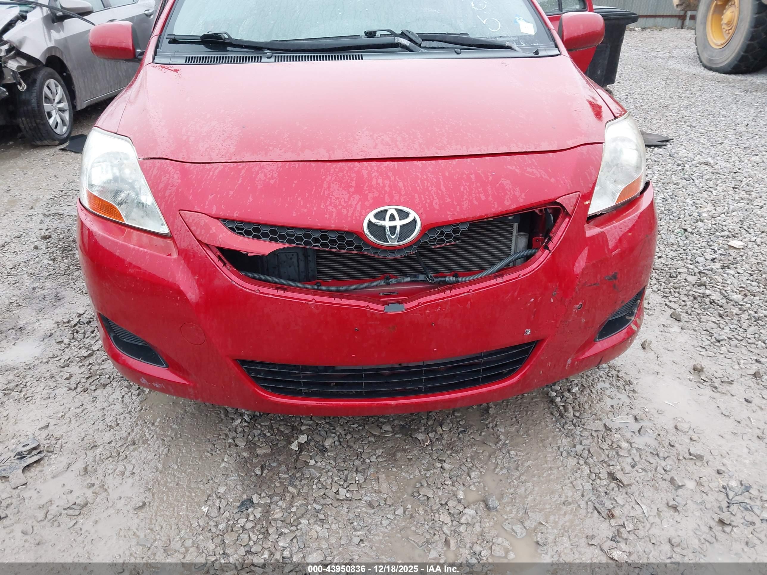 TOYOTA YARIS image 6