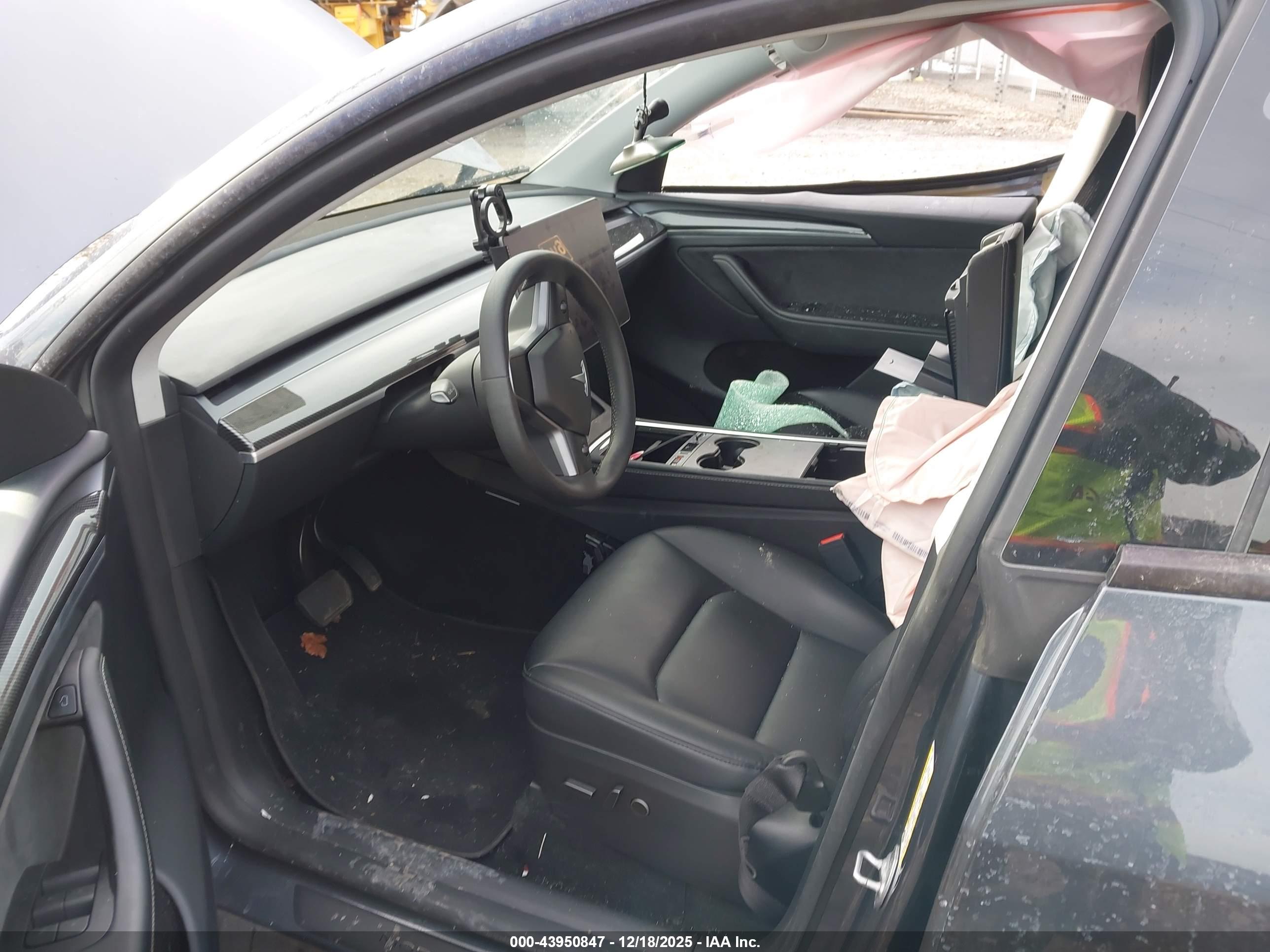 TESLA MODEL image 5