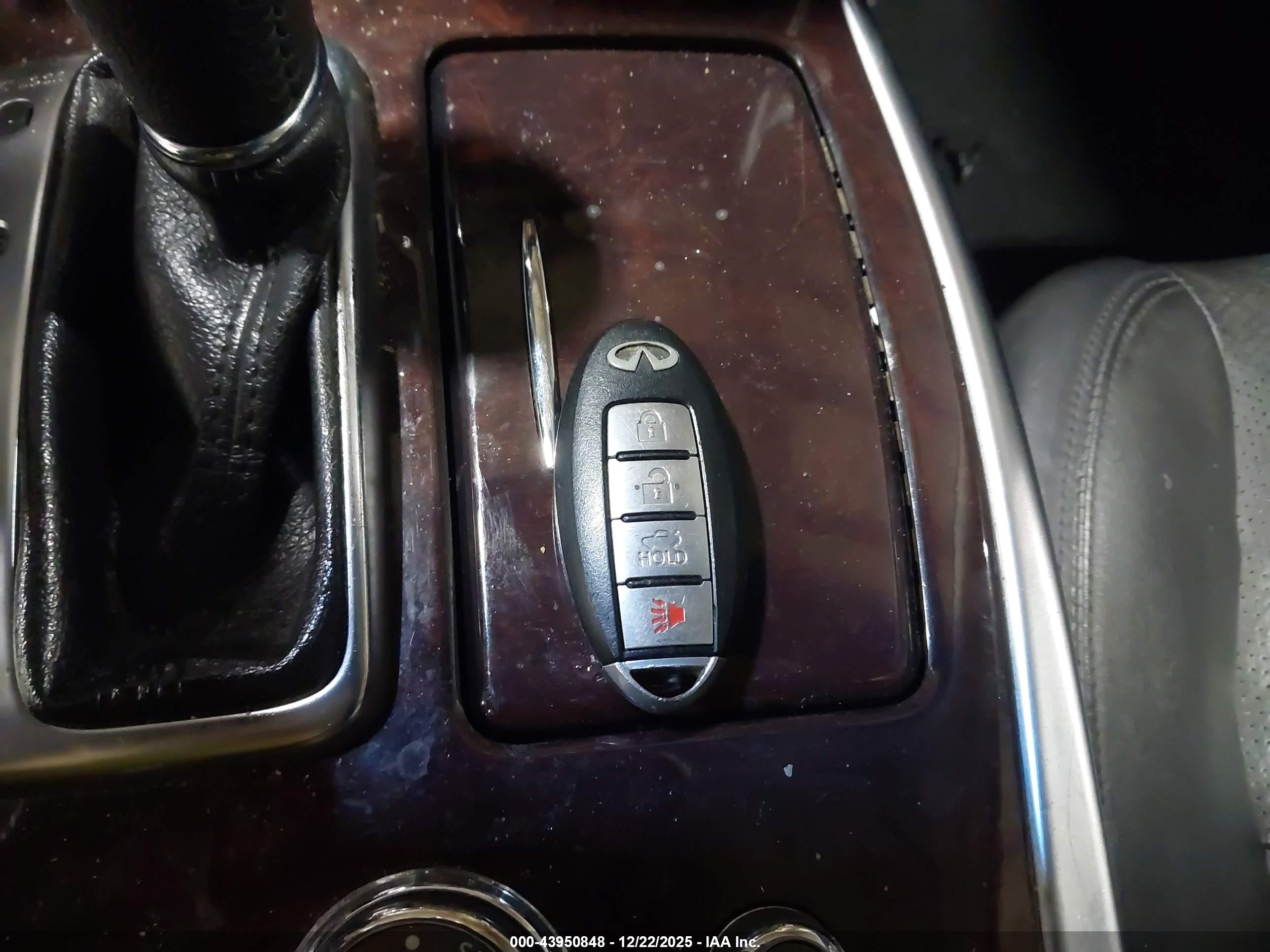 INFINITI M37 image 11