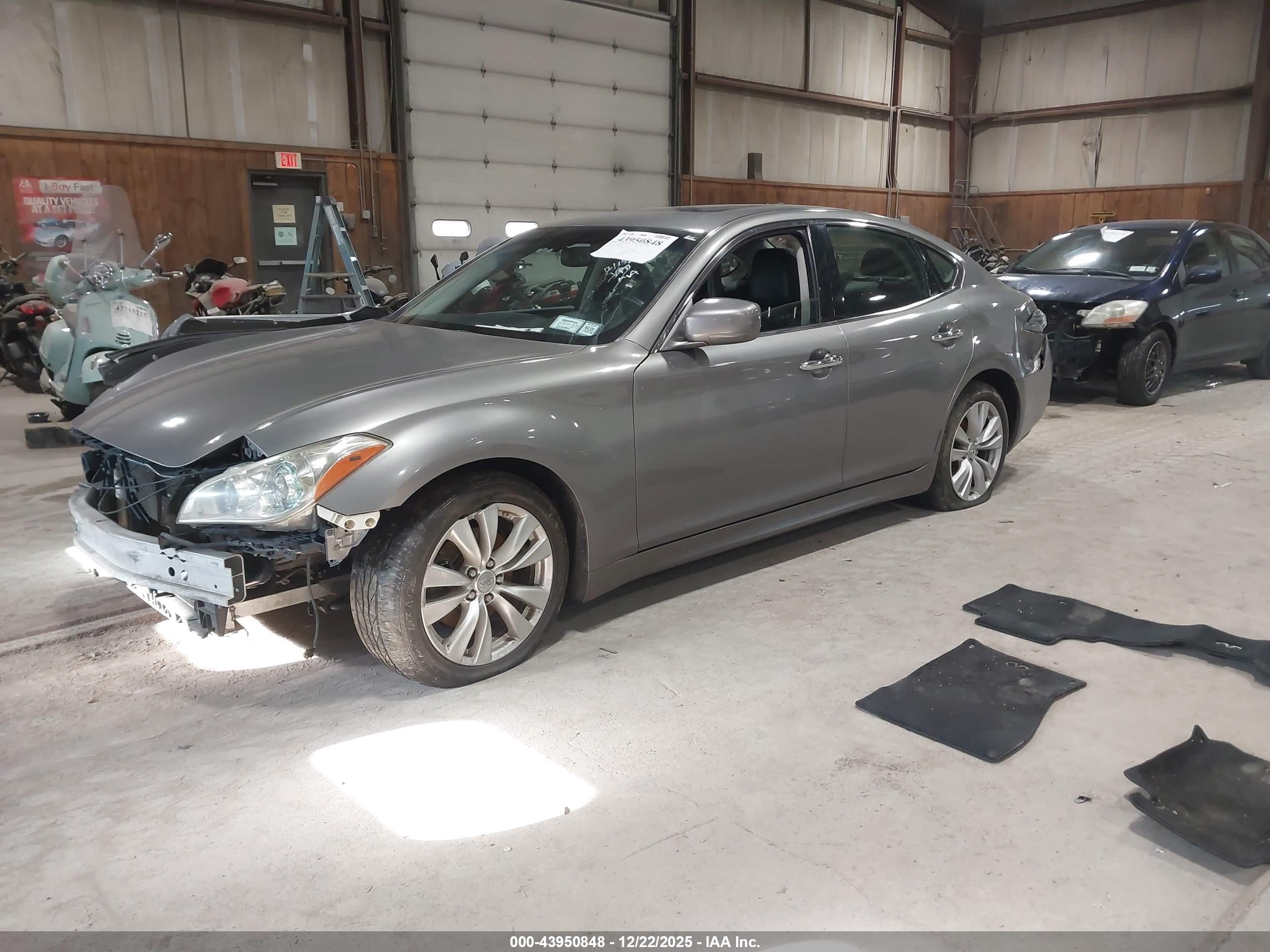 INFINITI M37 image 2