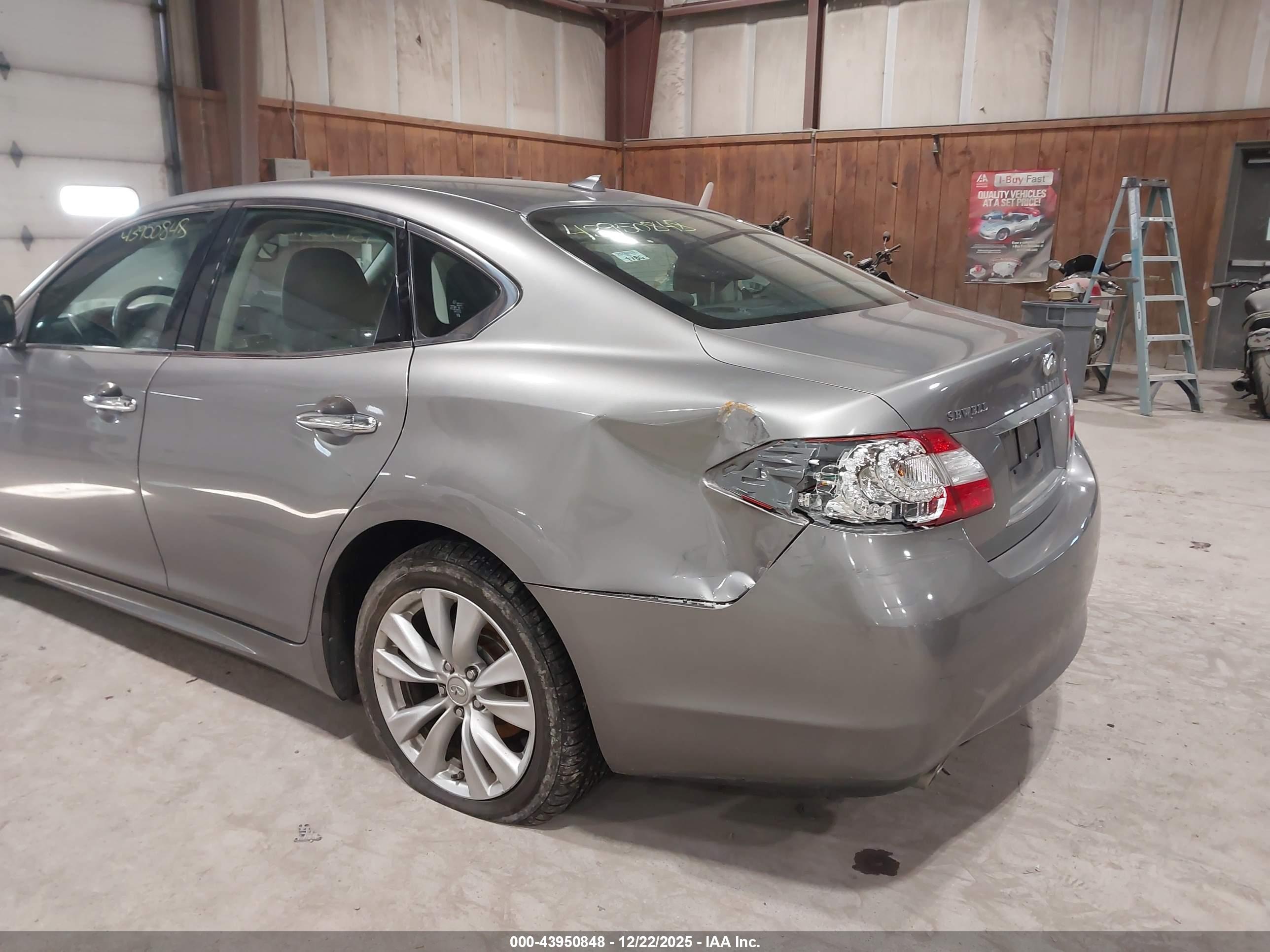INFINITI M37 image 6