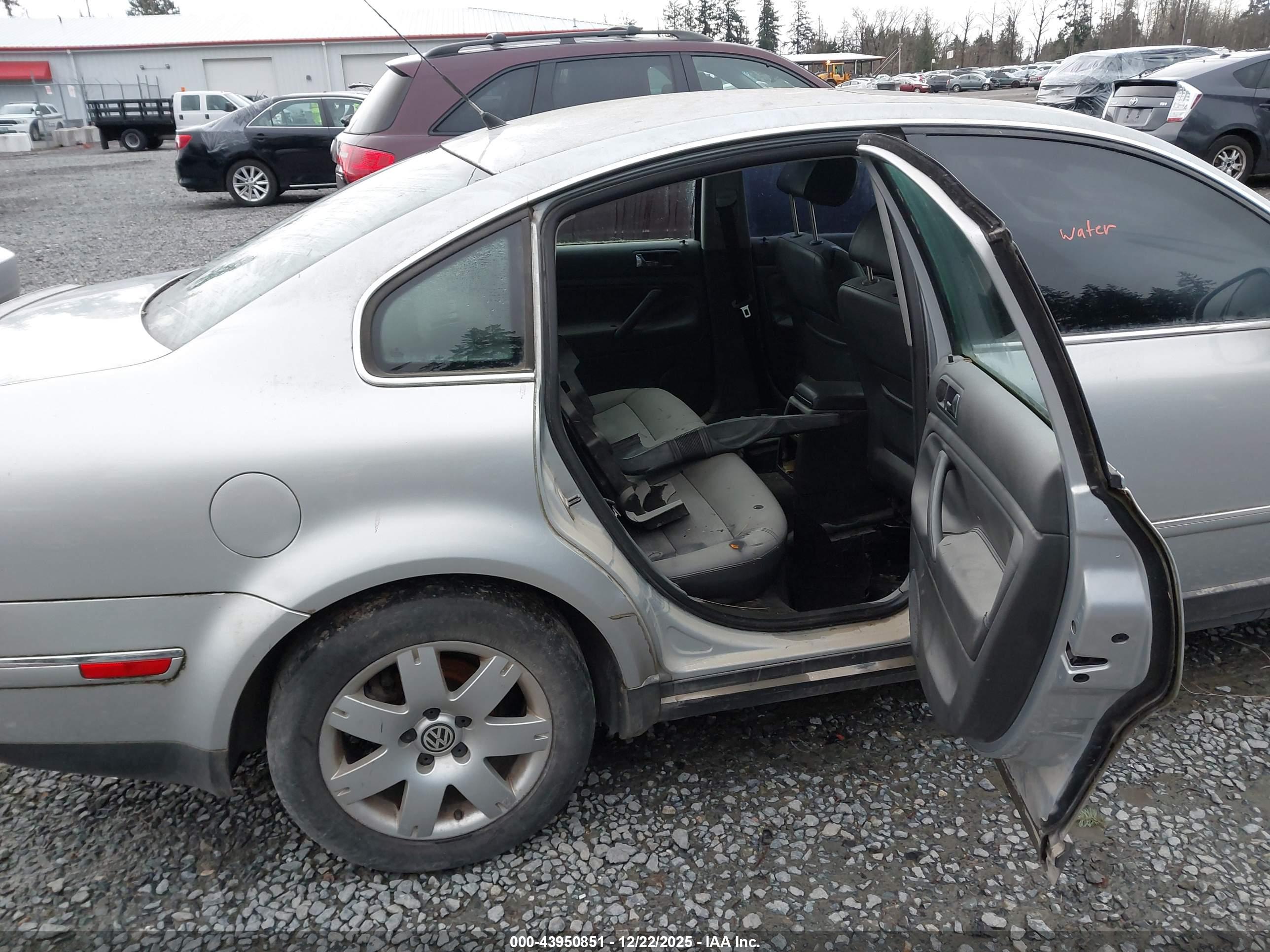 VOLKSWAGEN PASSAT image 8