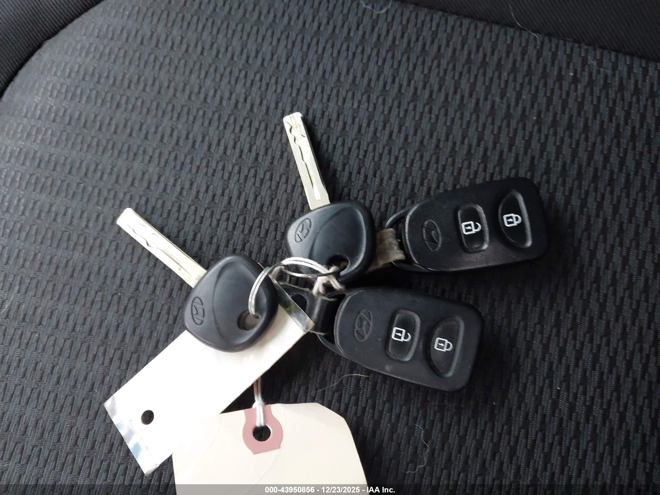 HYUNDAI TUCSON image 11