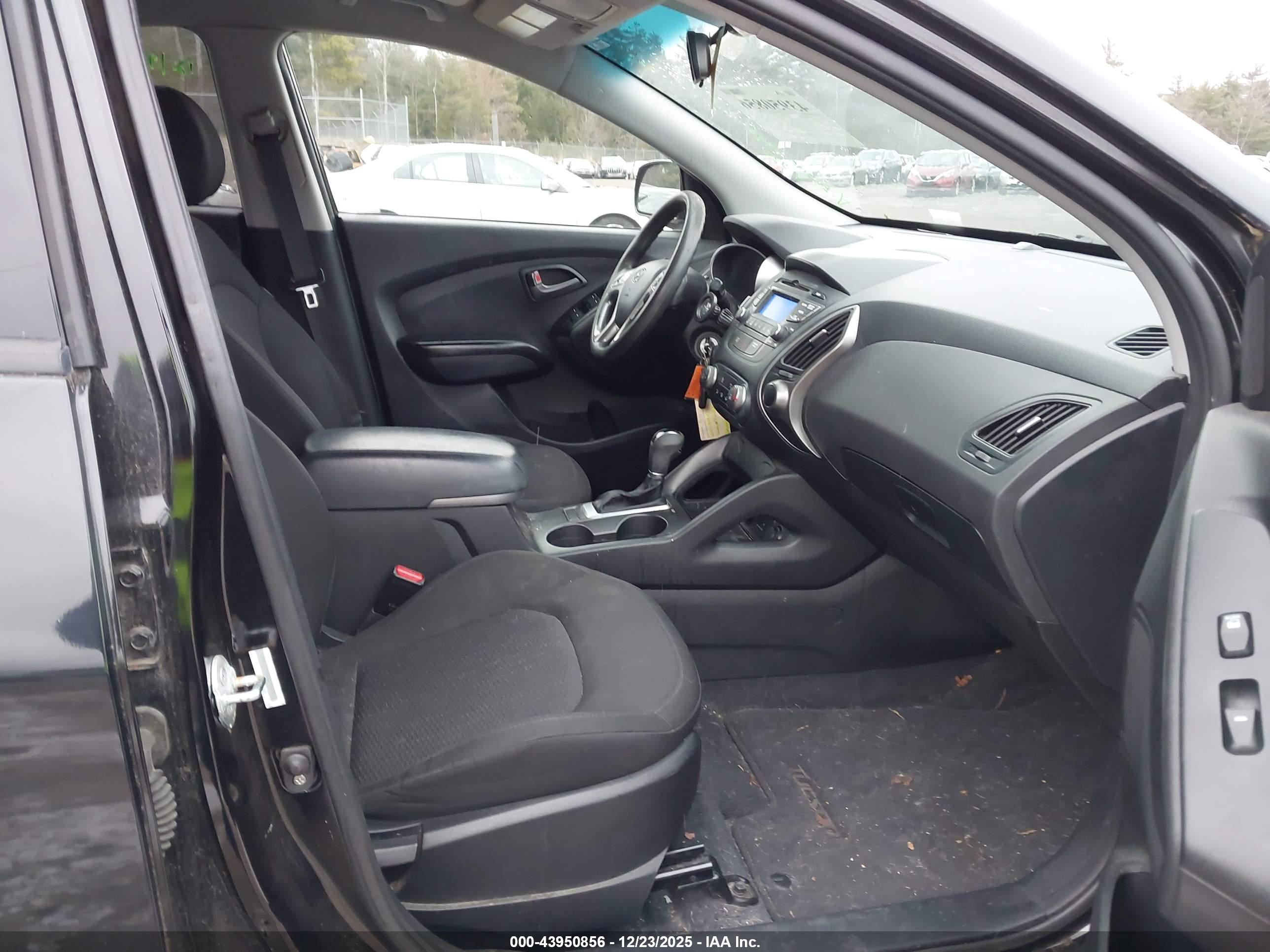 HYUNDAI TUCSON image 5