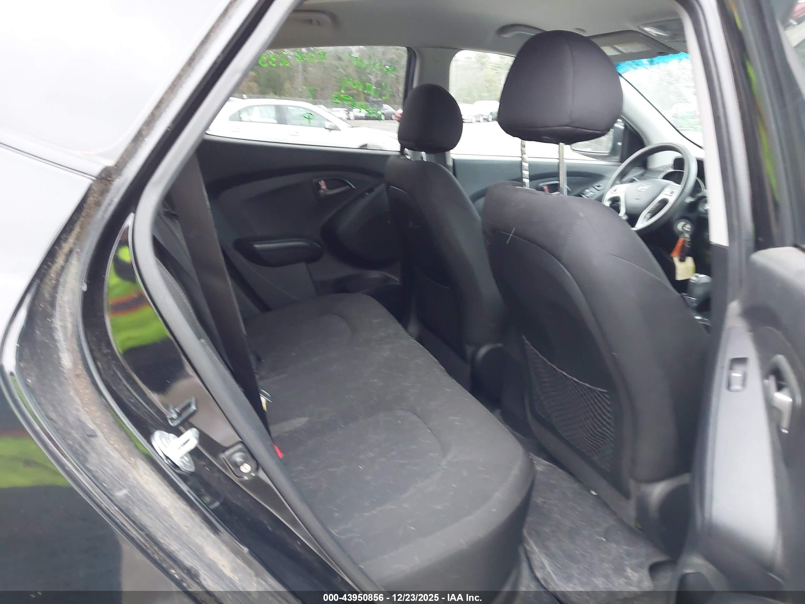 HYUNDAI TUCSON image 8