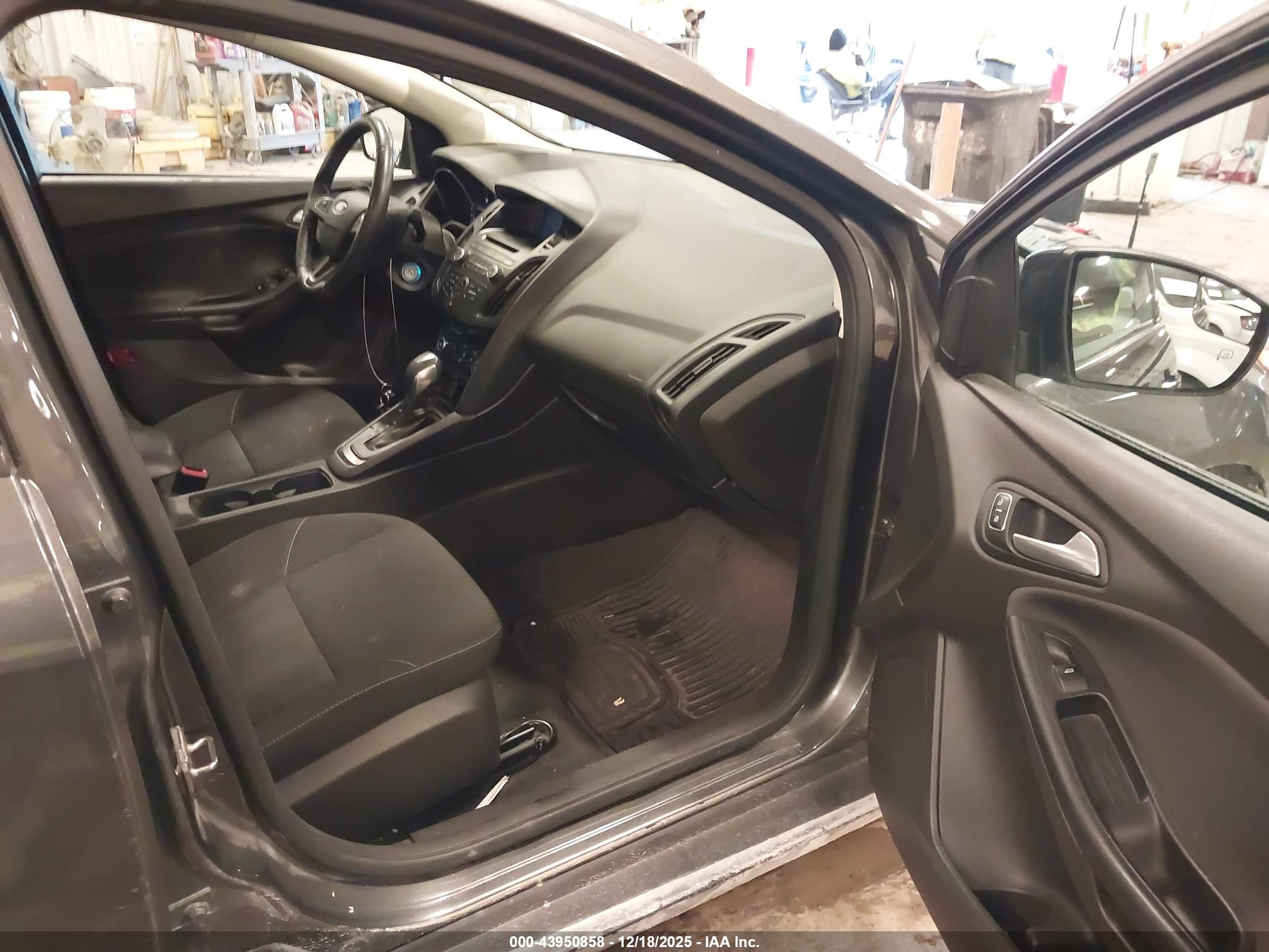 FORD FOCUS image 5