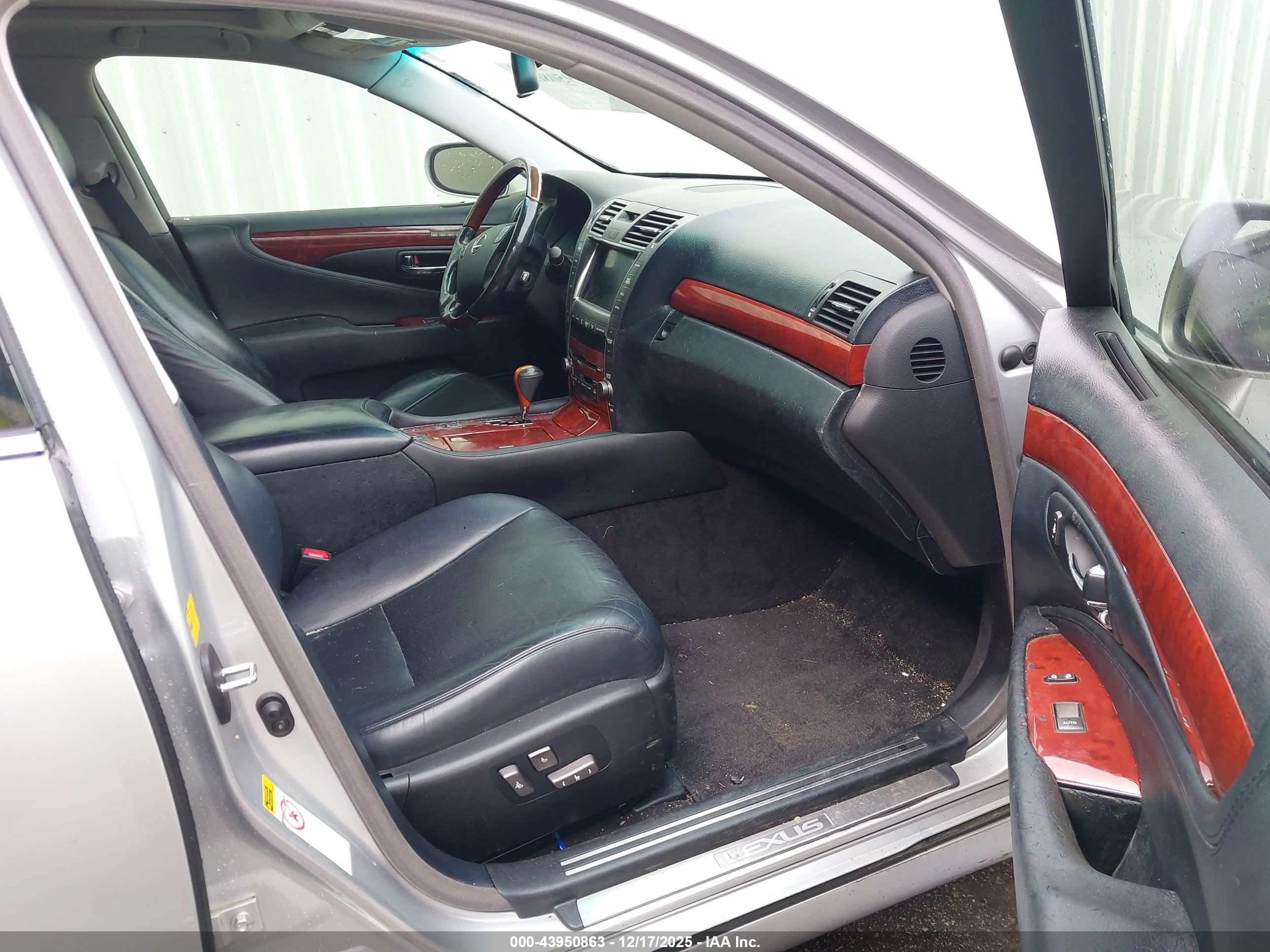 LEXUS LS image 5