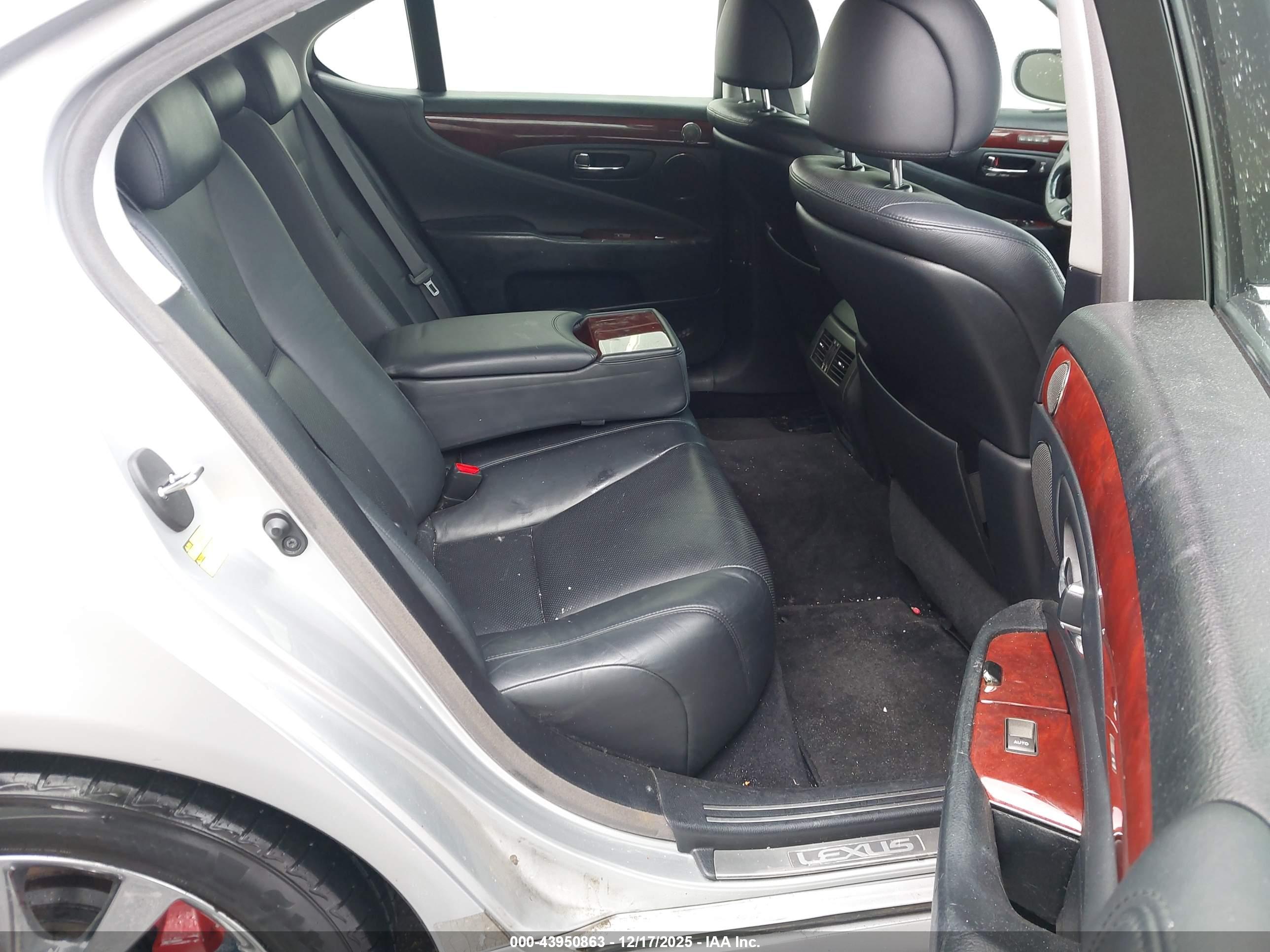 LEXUS LS image 8