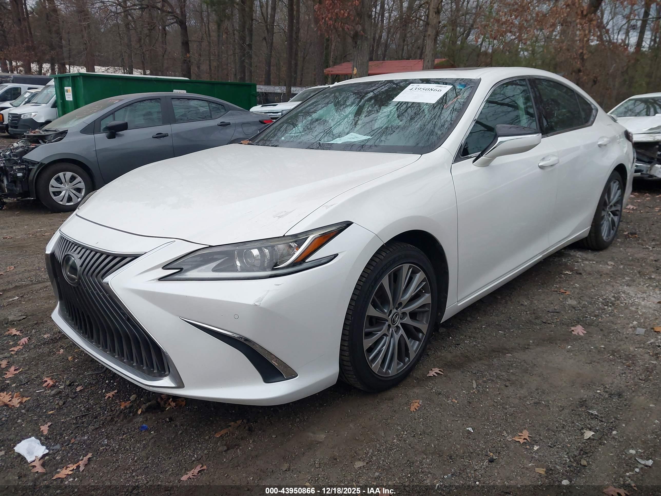 LEXUS ES image 2