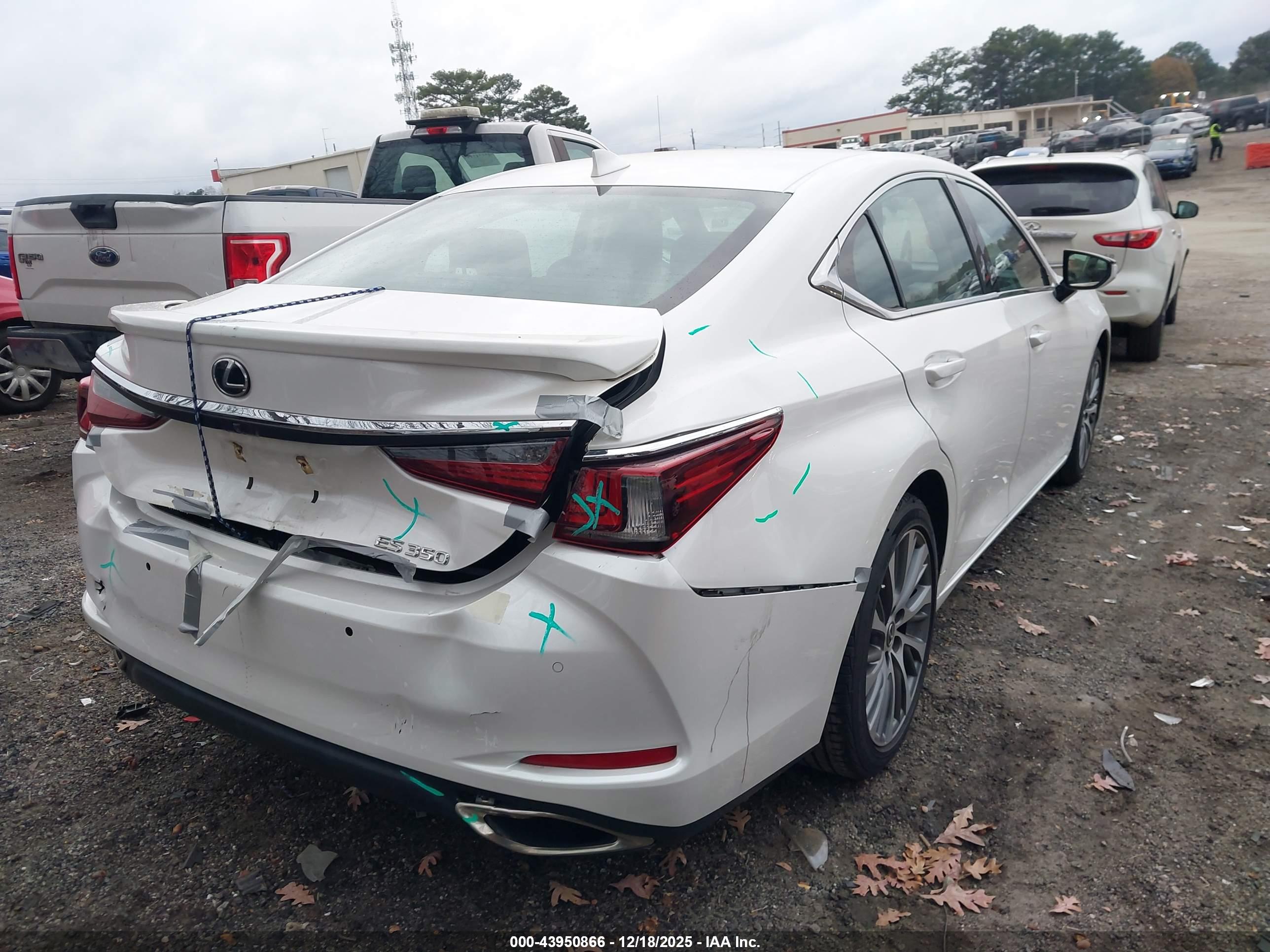 LEXUS ES image 4