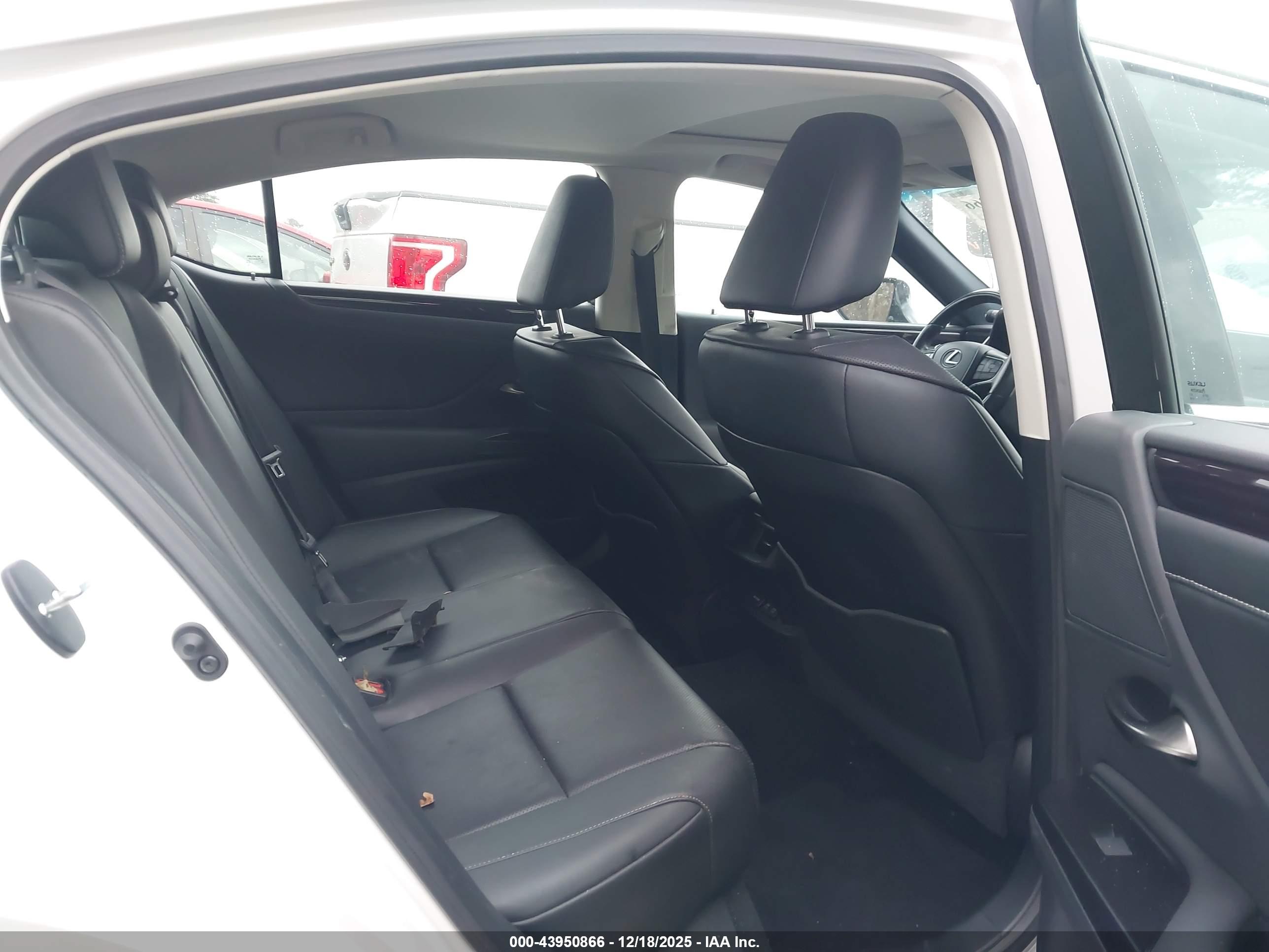 LEXUS ES image 8