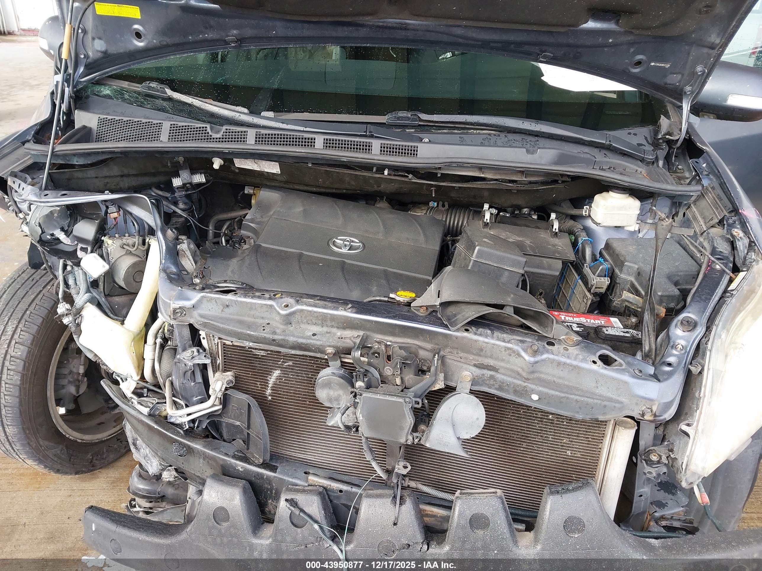 TOYOTA SIENNA image 10