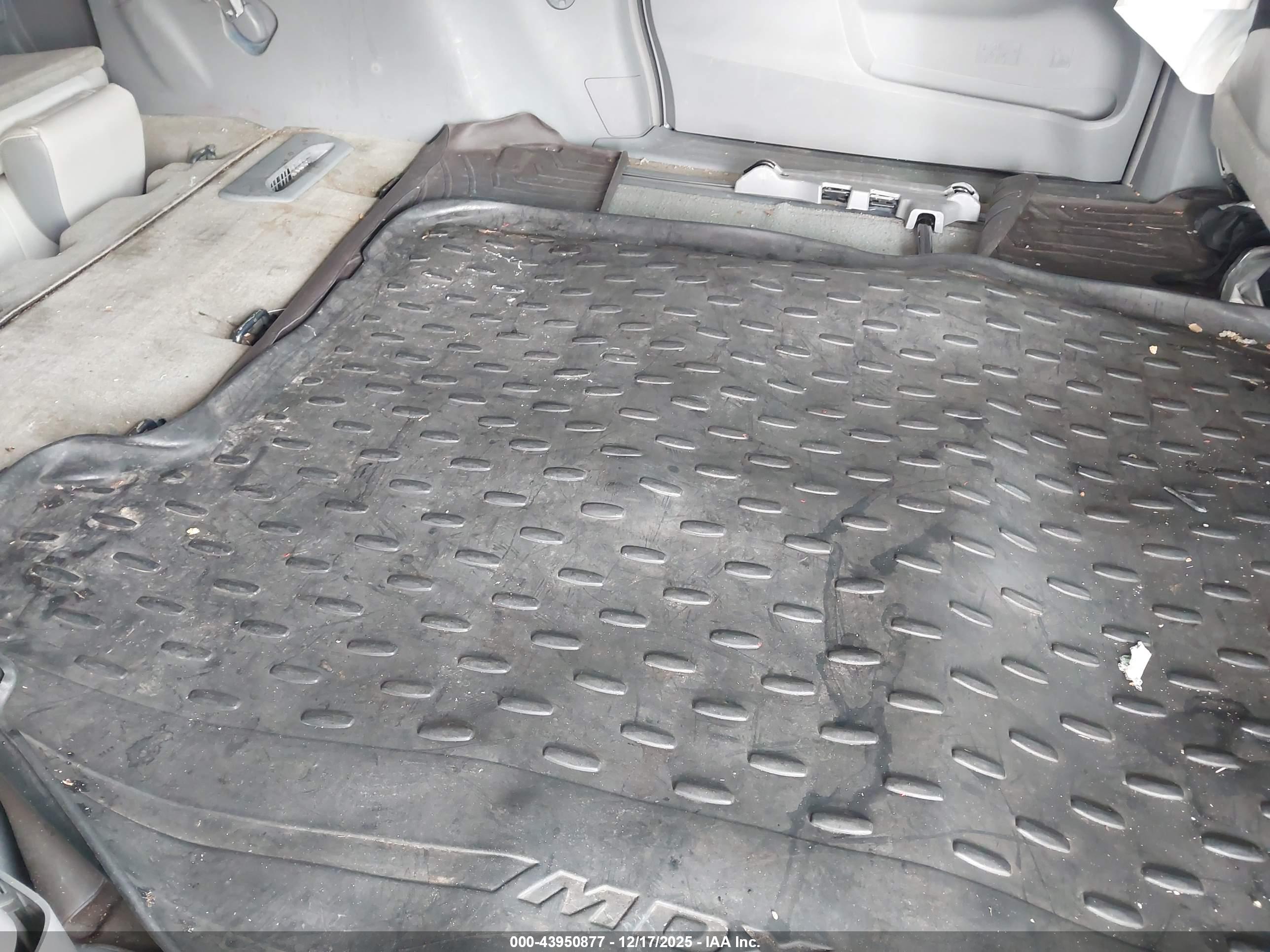 TOYOTA SIENNA image 8