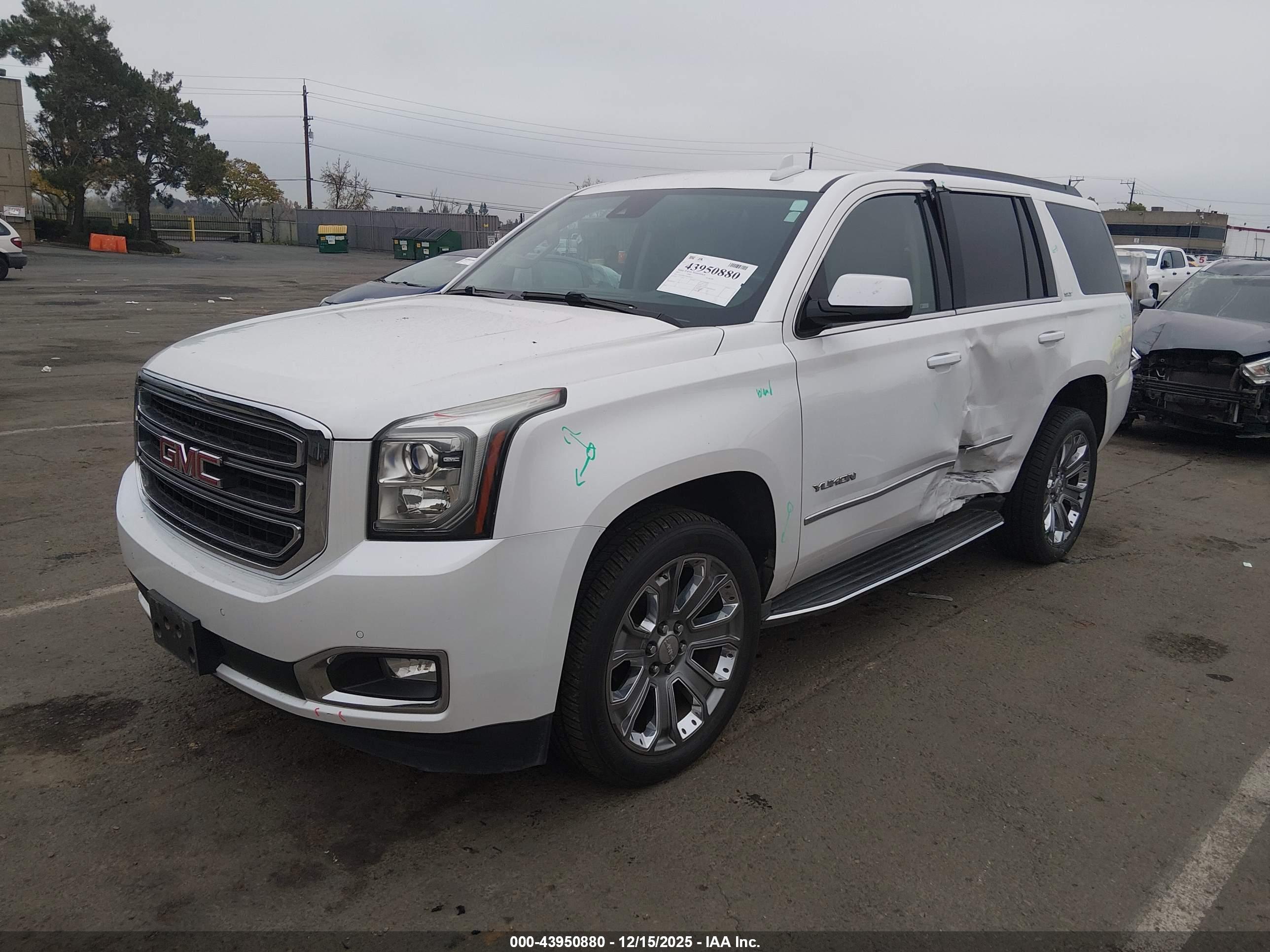 GMC YUKON image 2