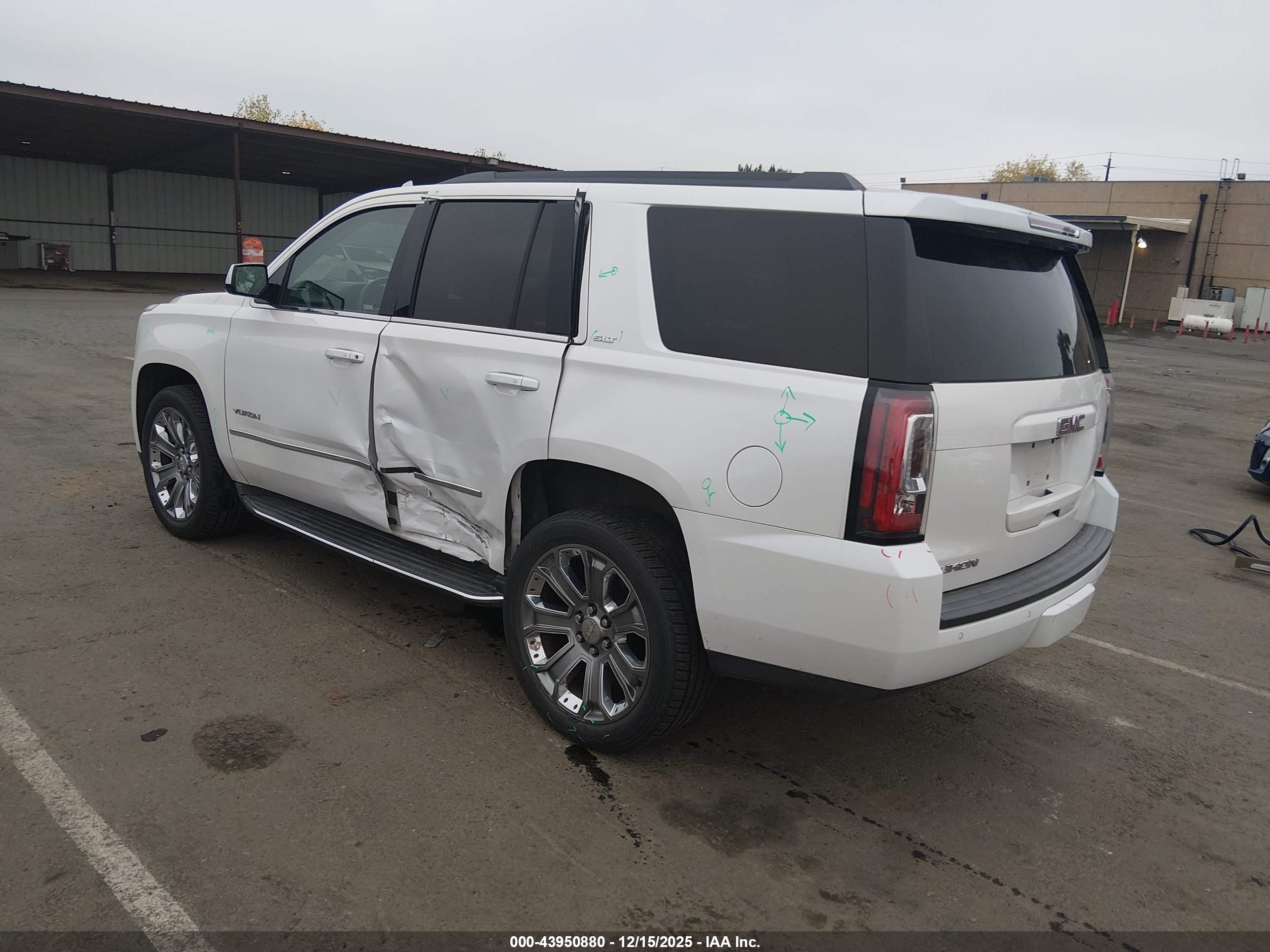 GMC YUKON image 3