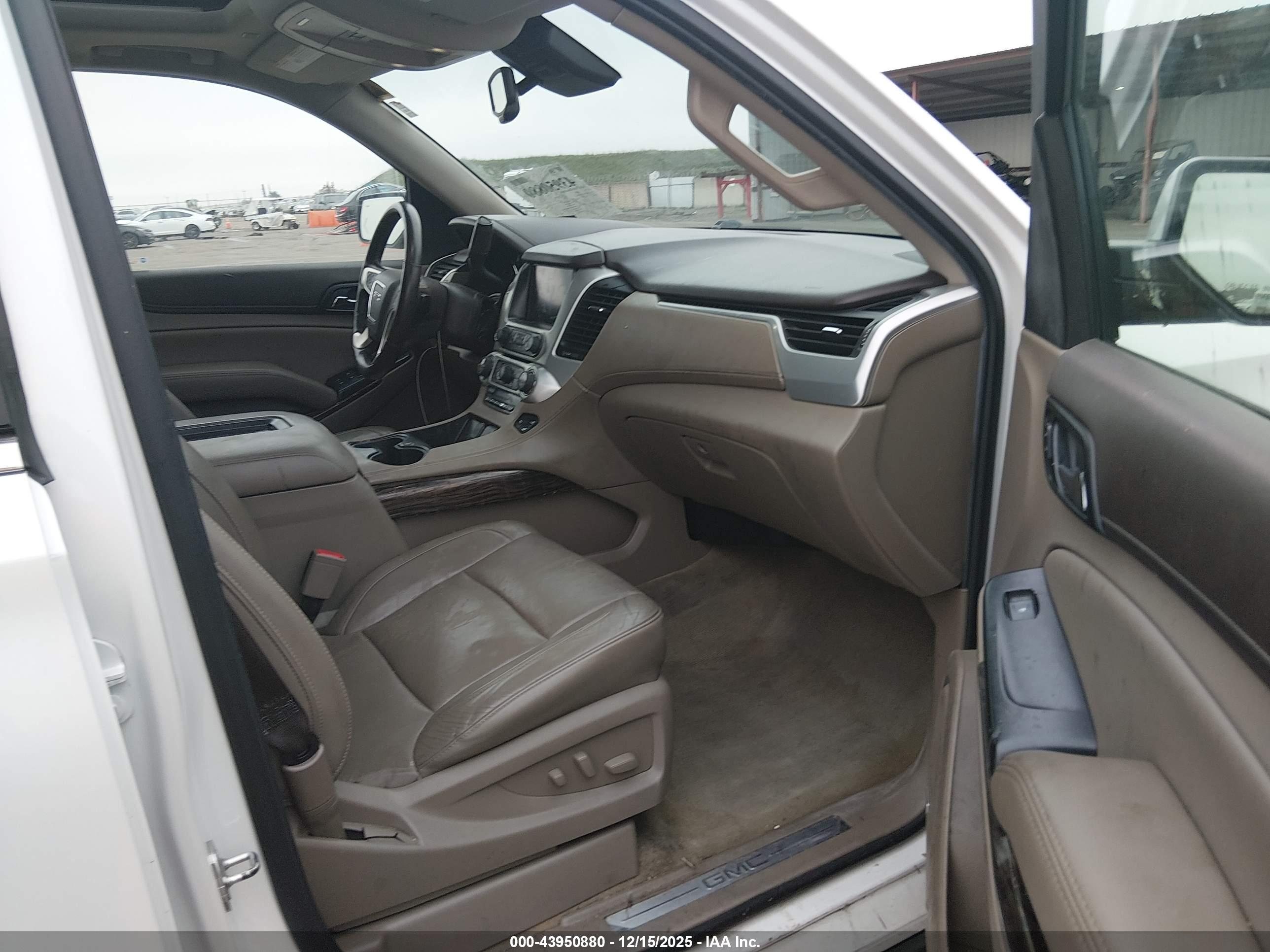 GMC YUKON image 5