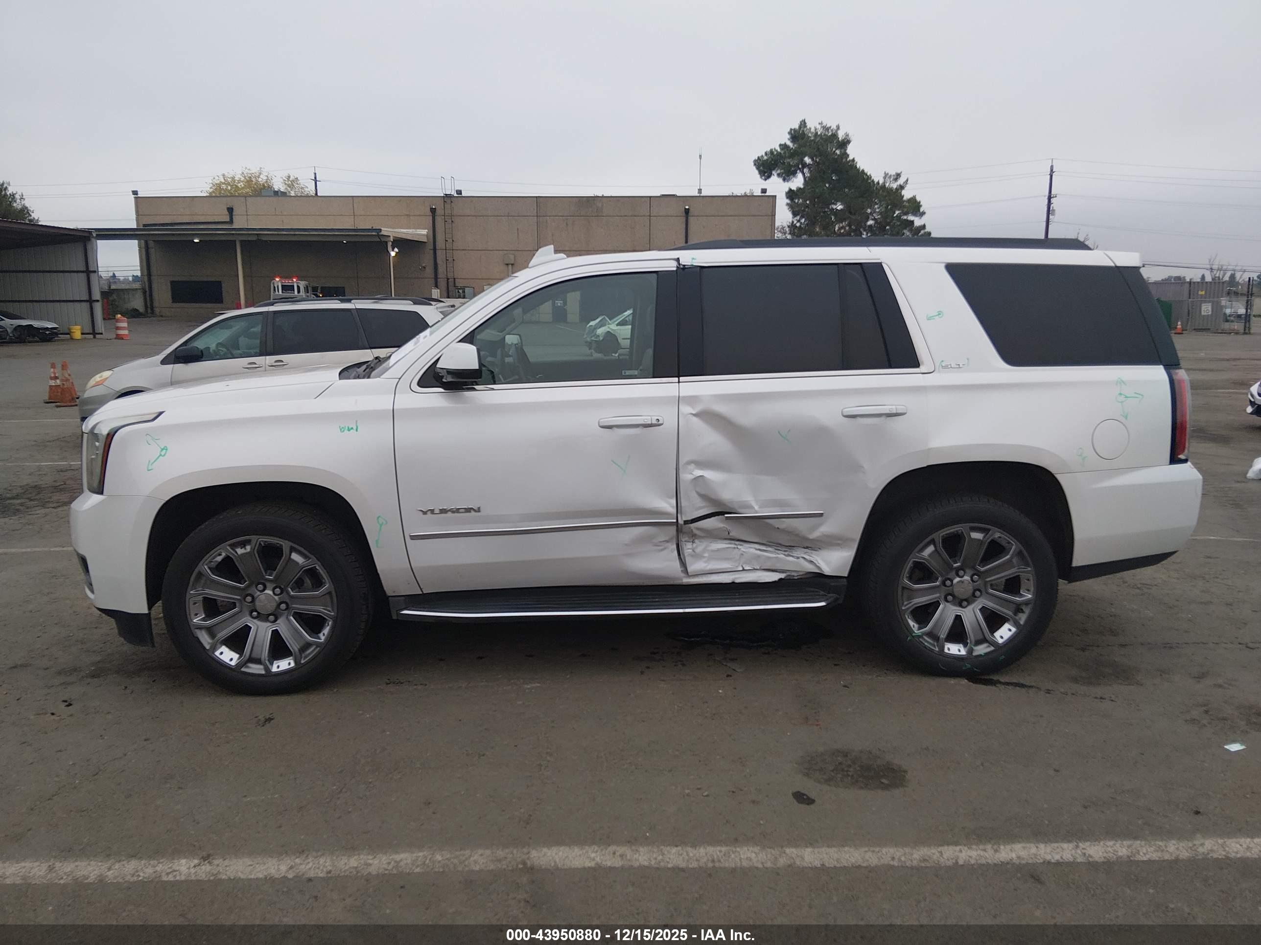 GMC YUKON image 6