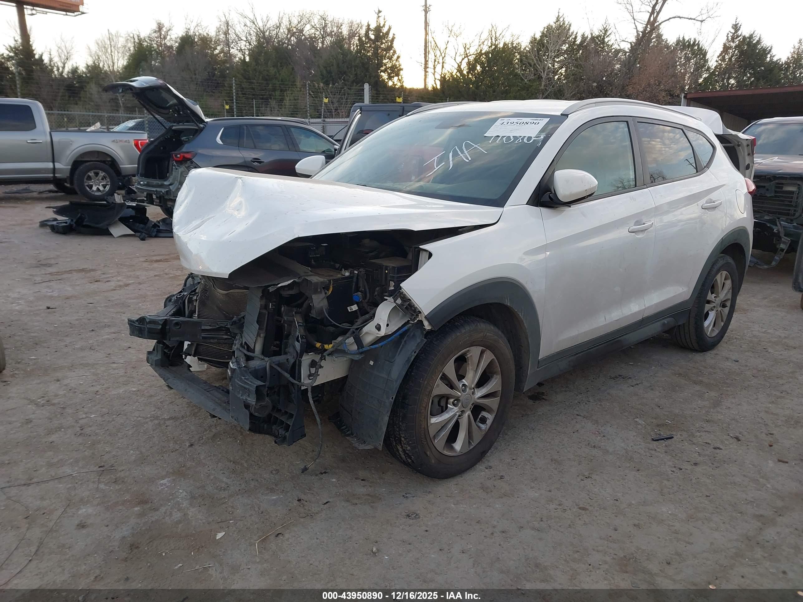 HYUNDAI TUCSON image 2