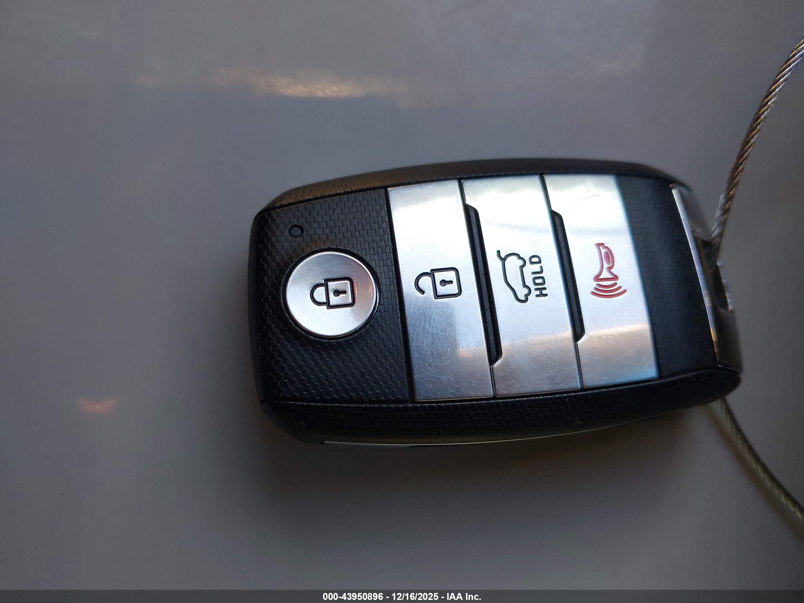 KIA NIRO image 11