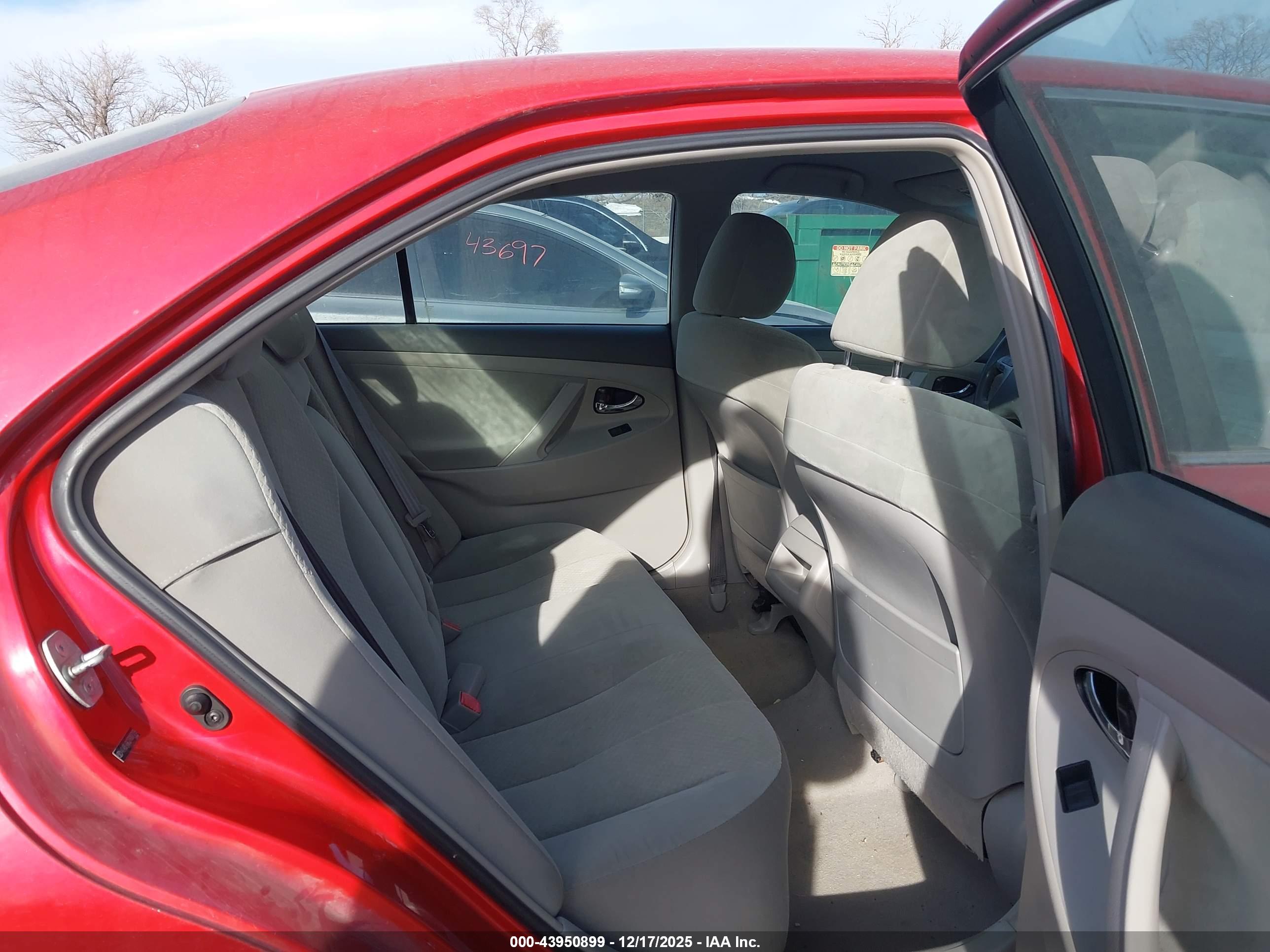 TOYOTA CAMRY image 8