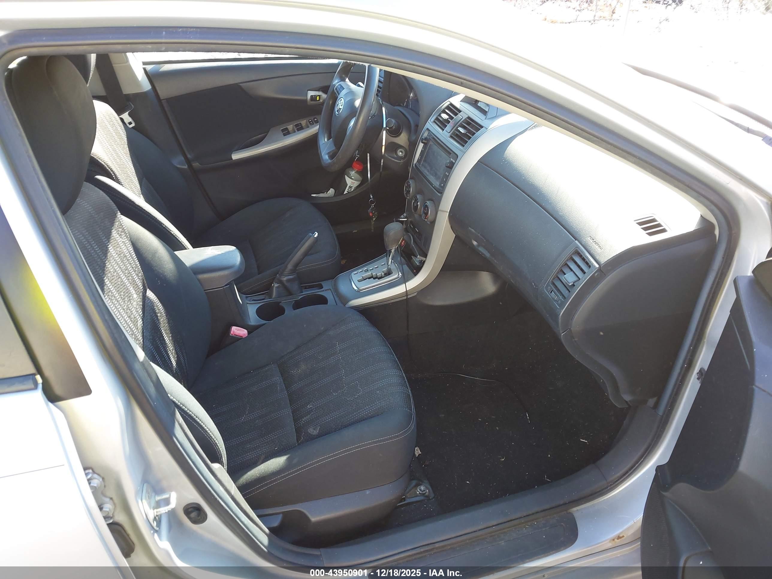 TOYOTA COROLLA image 5