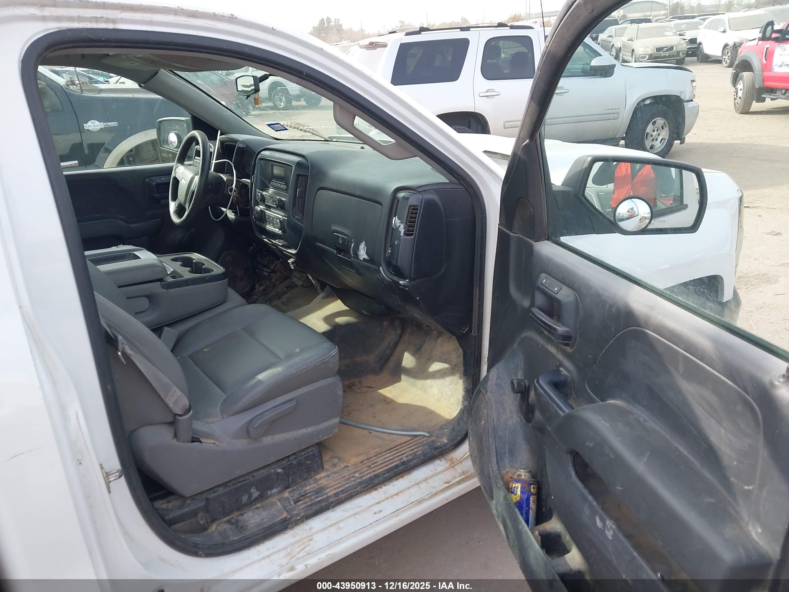 CHEVROLET SILVERADO image 5