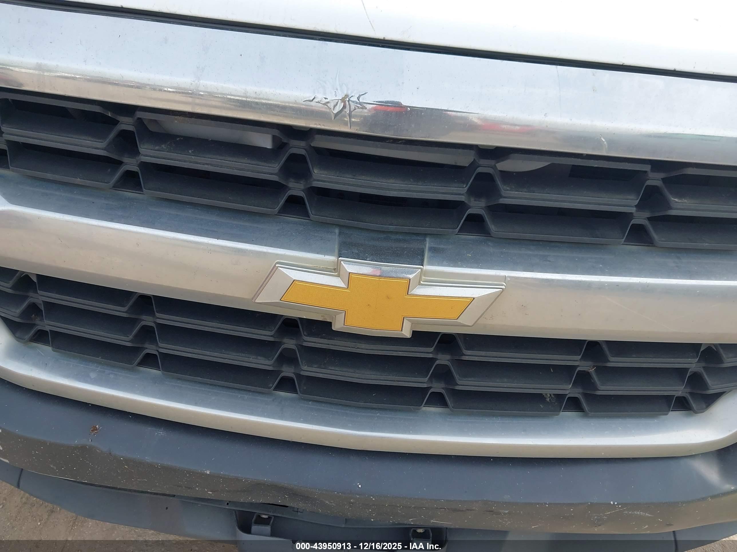 CHEVROLET SILVERADO image 6