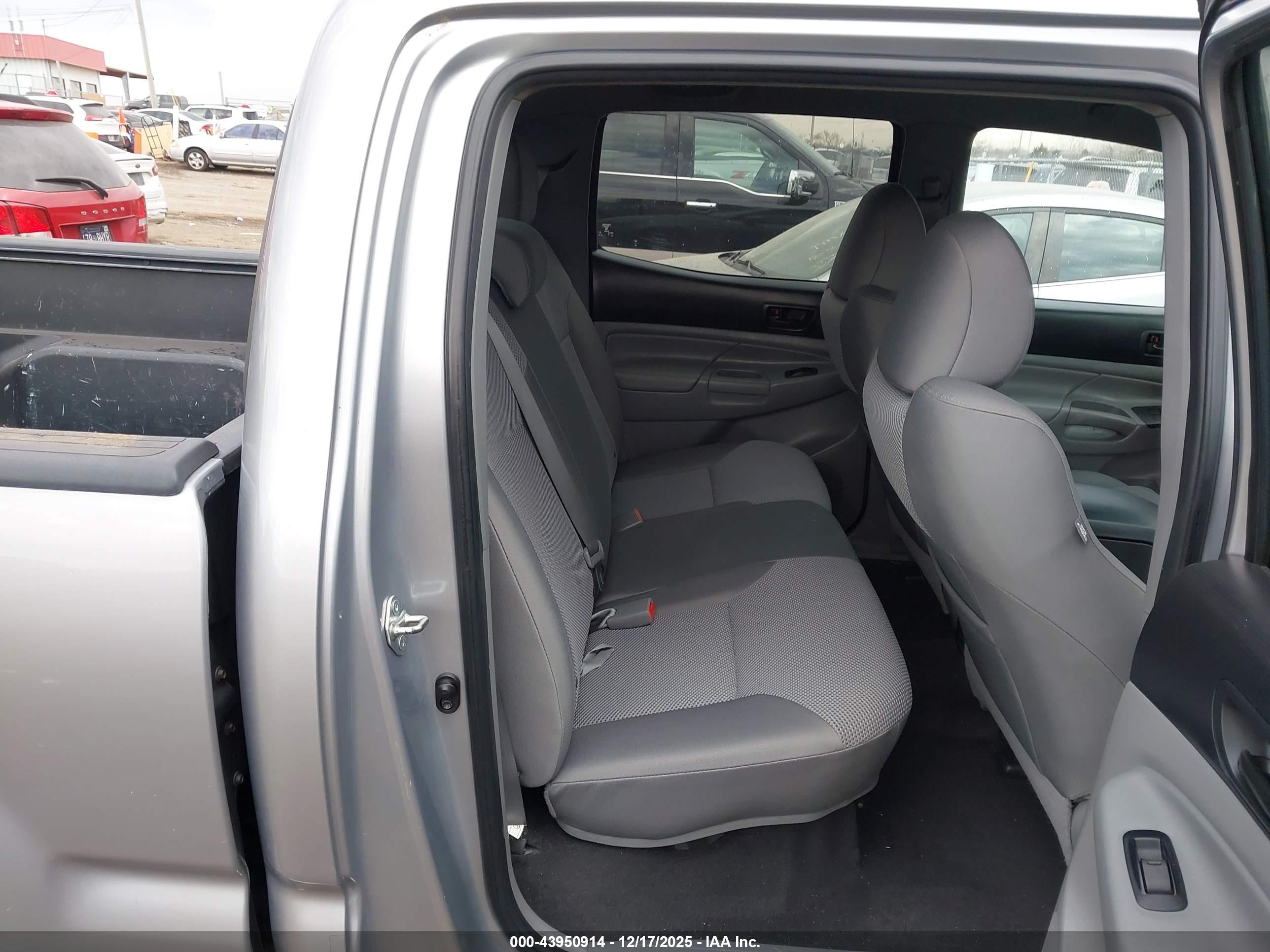 TOYOTA TACOMA image 8