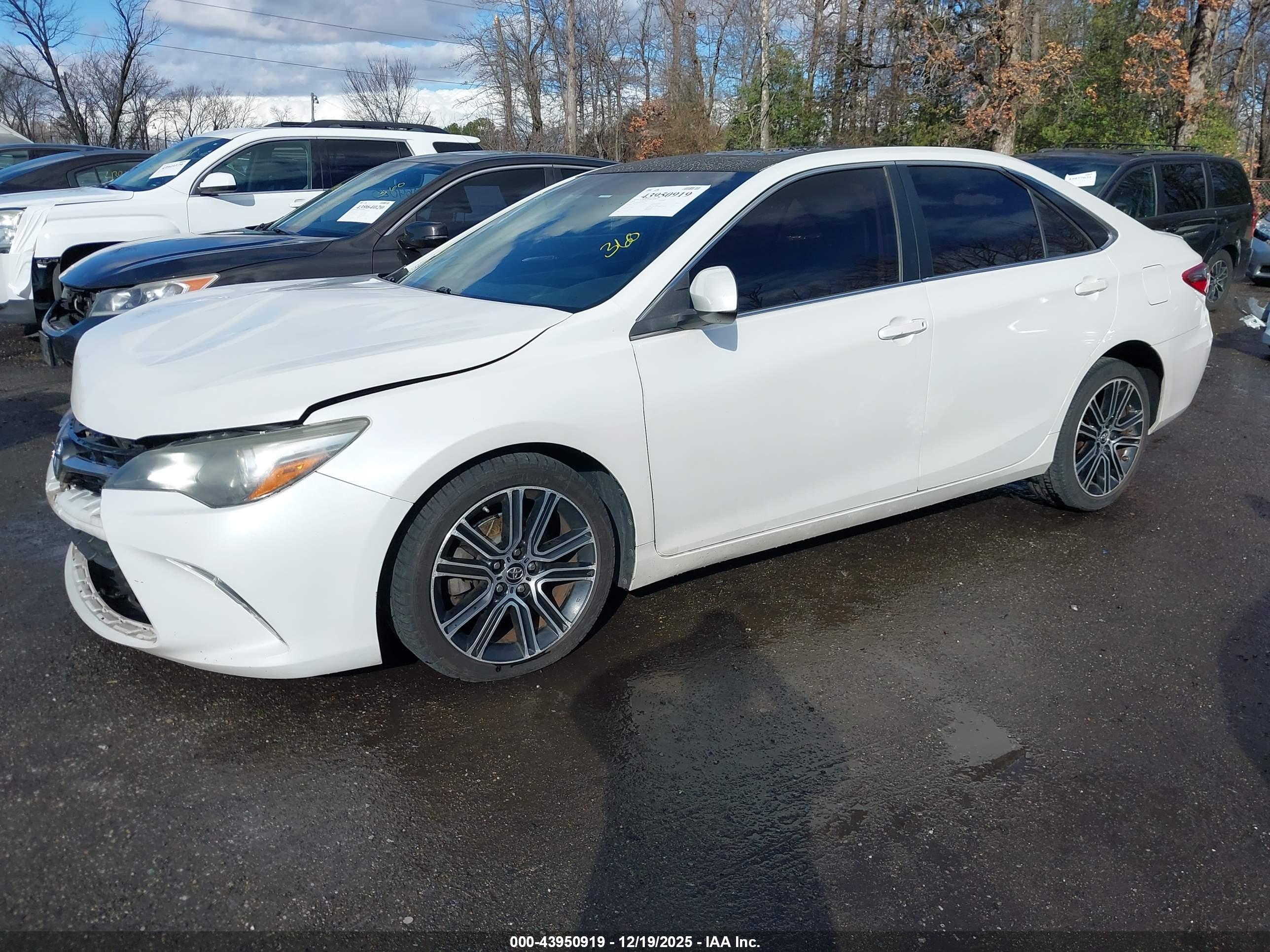 TOYOTA CAMRY image 2