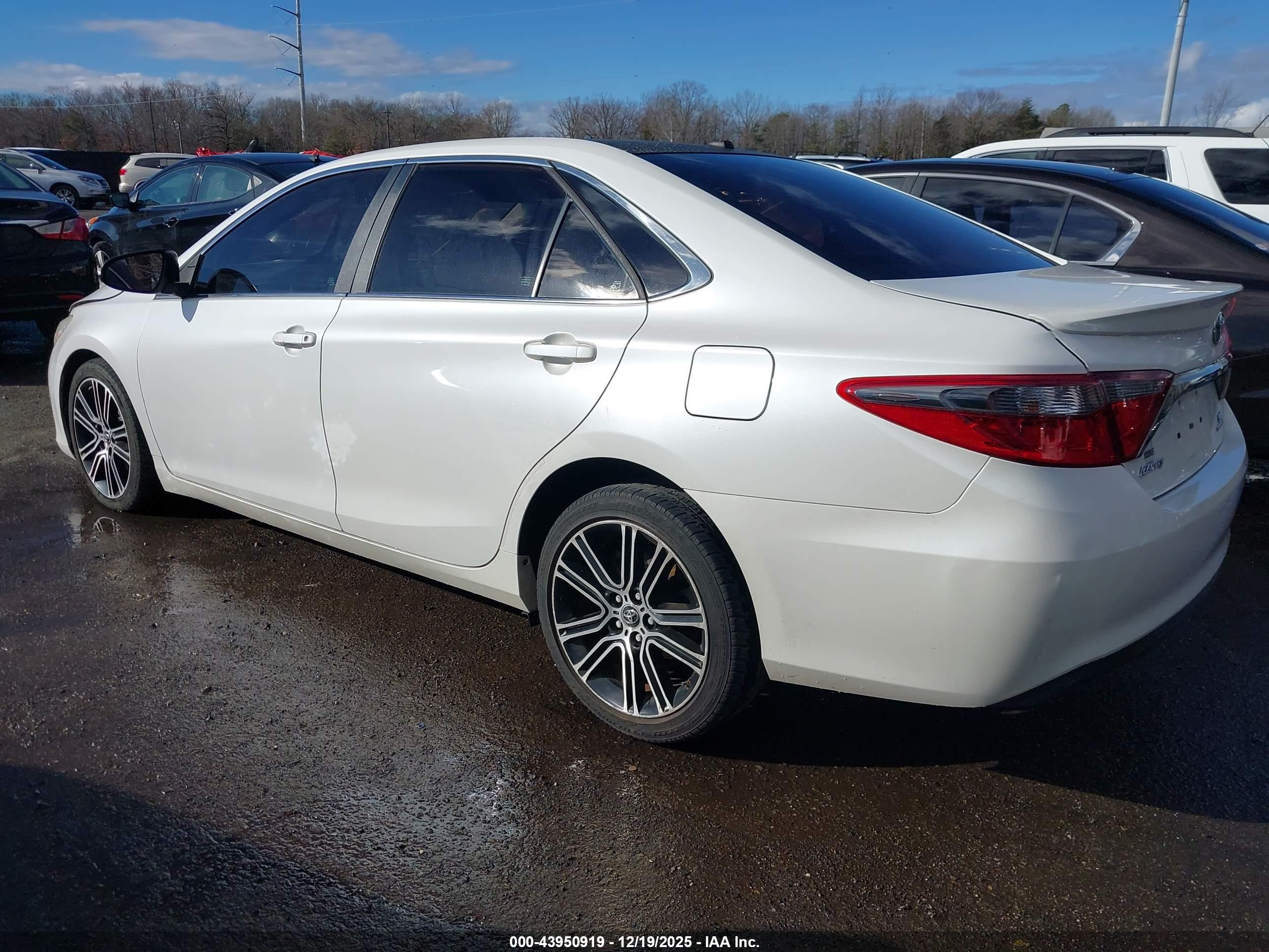TOYOTA CAMRY image 3