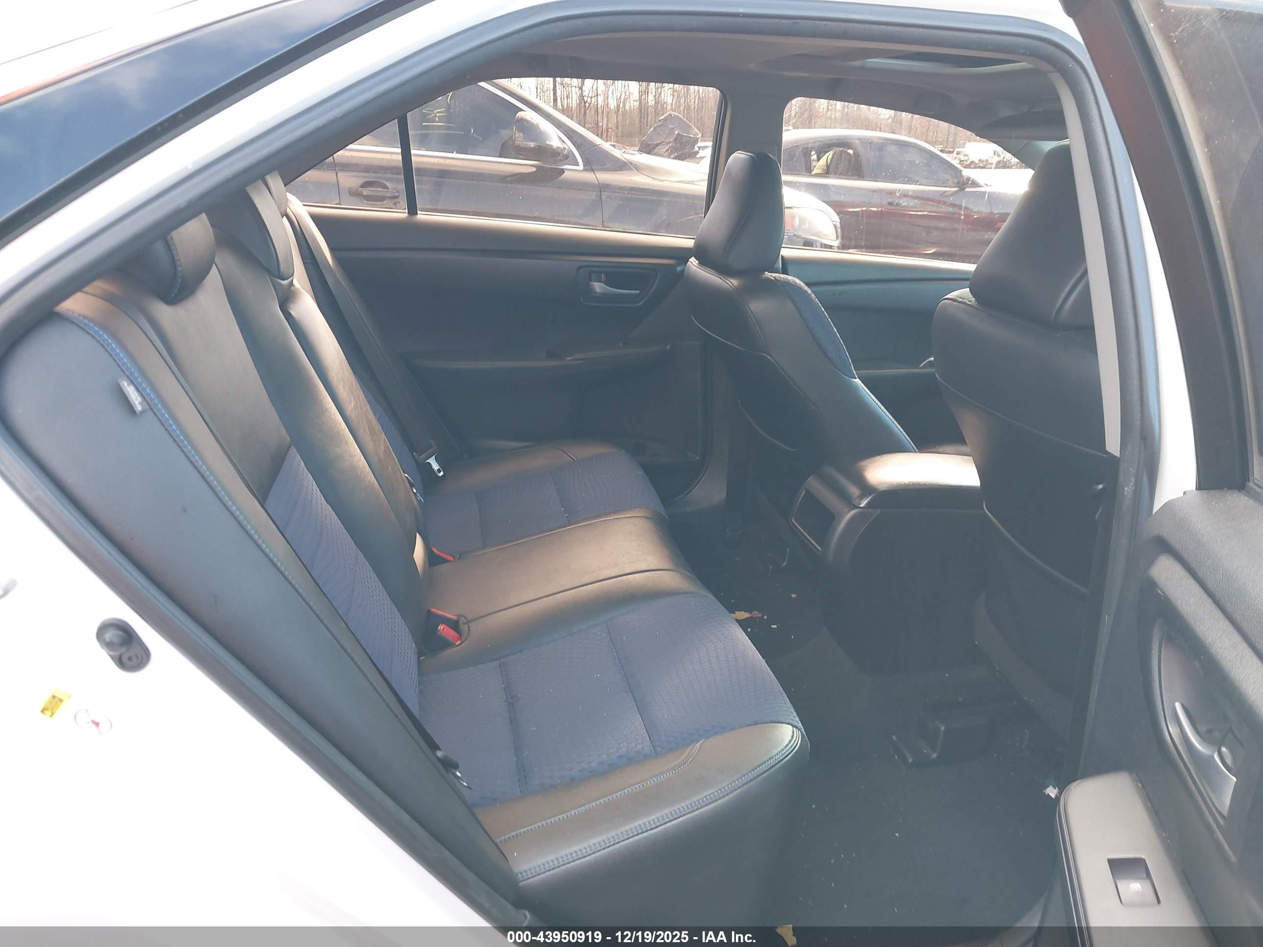 TOYOTA CAMRY image 8
