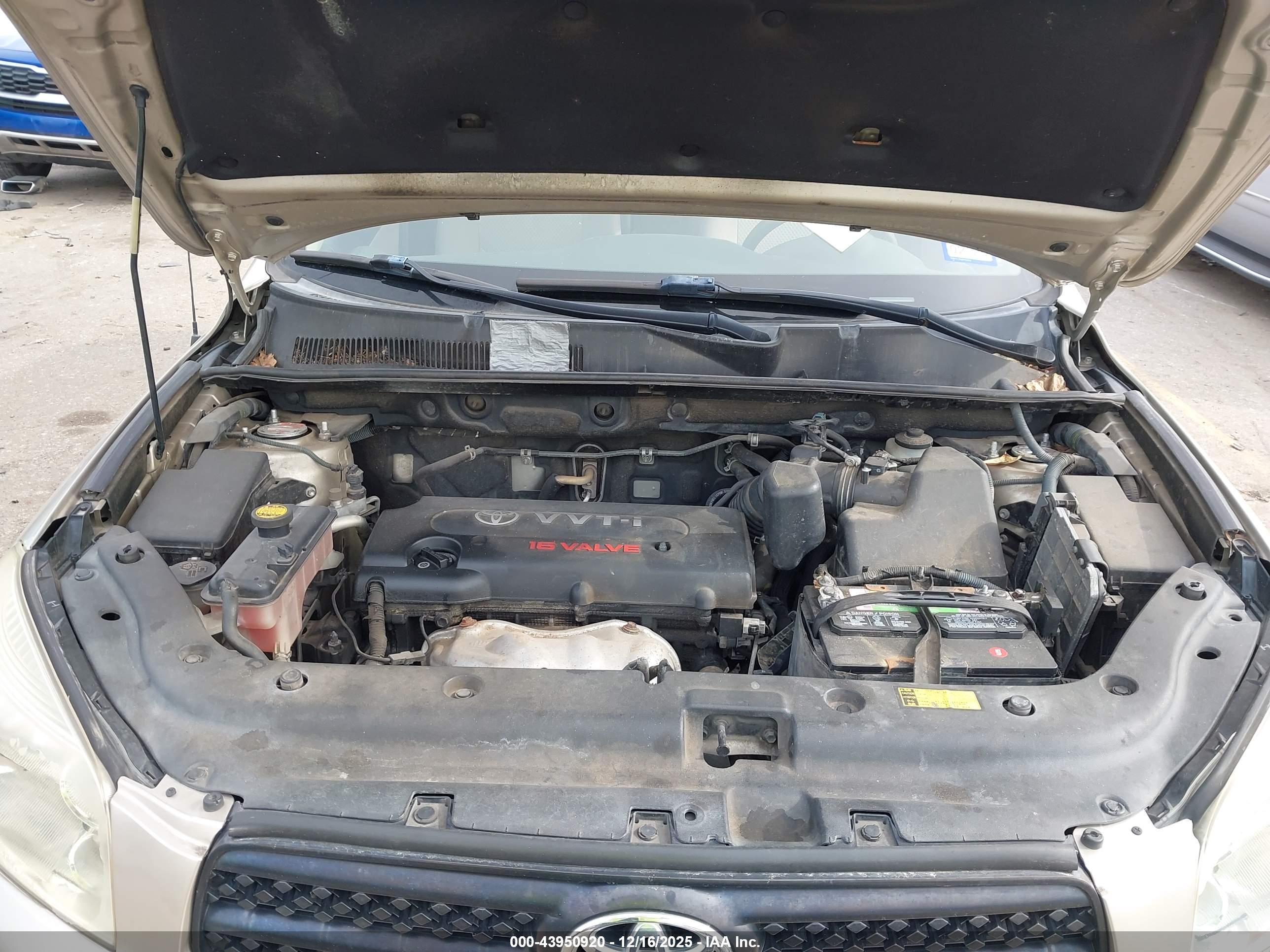 TOYOTA RAV4 image 10