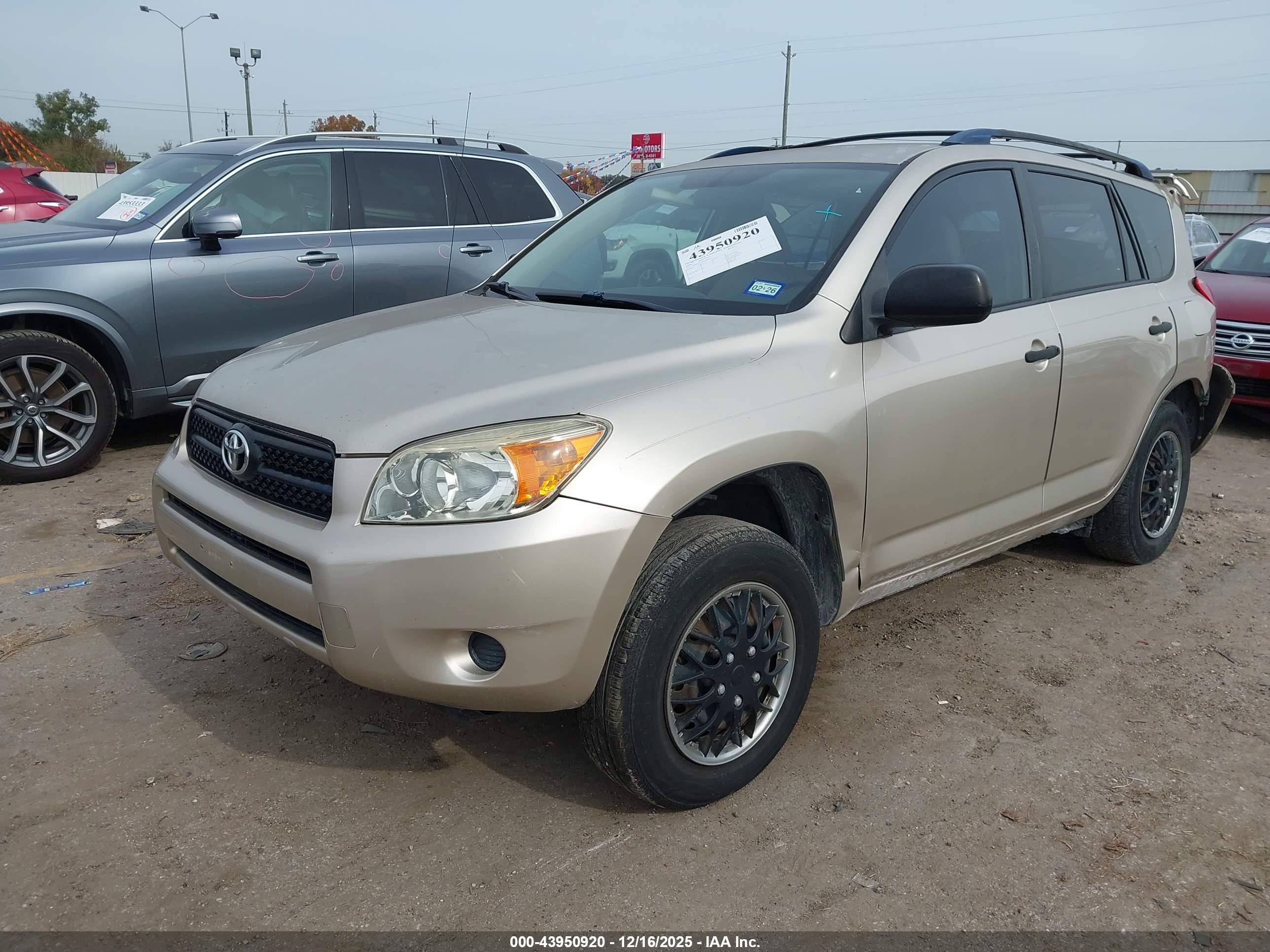 TOYOTA RAV4 image 2