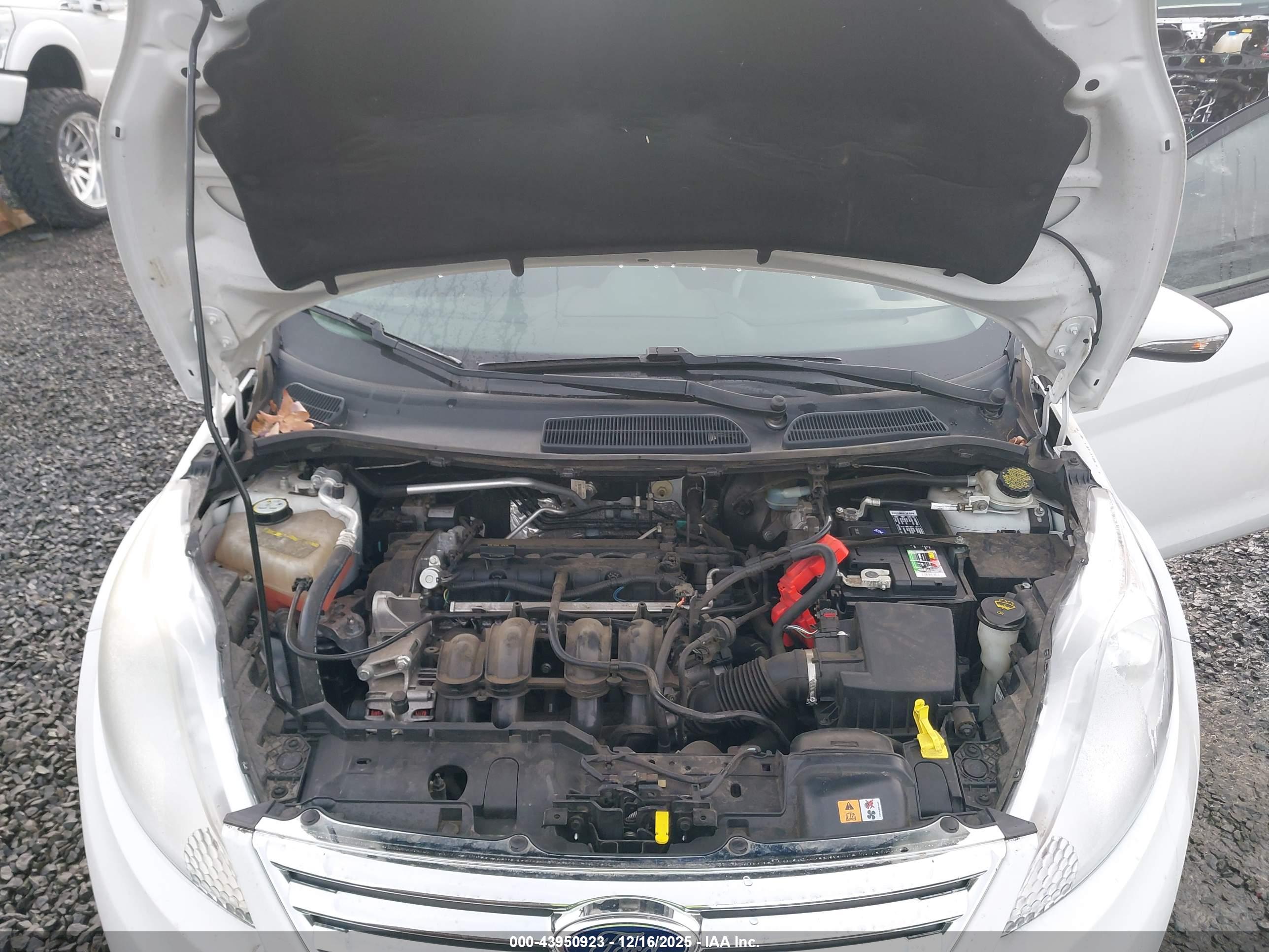 FORD FIESTA image 10