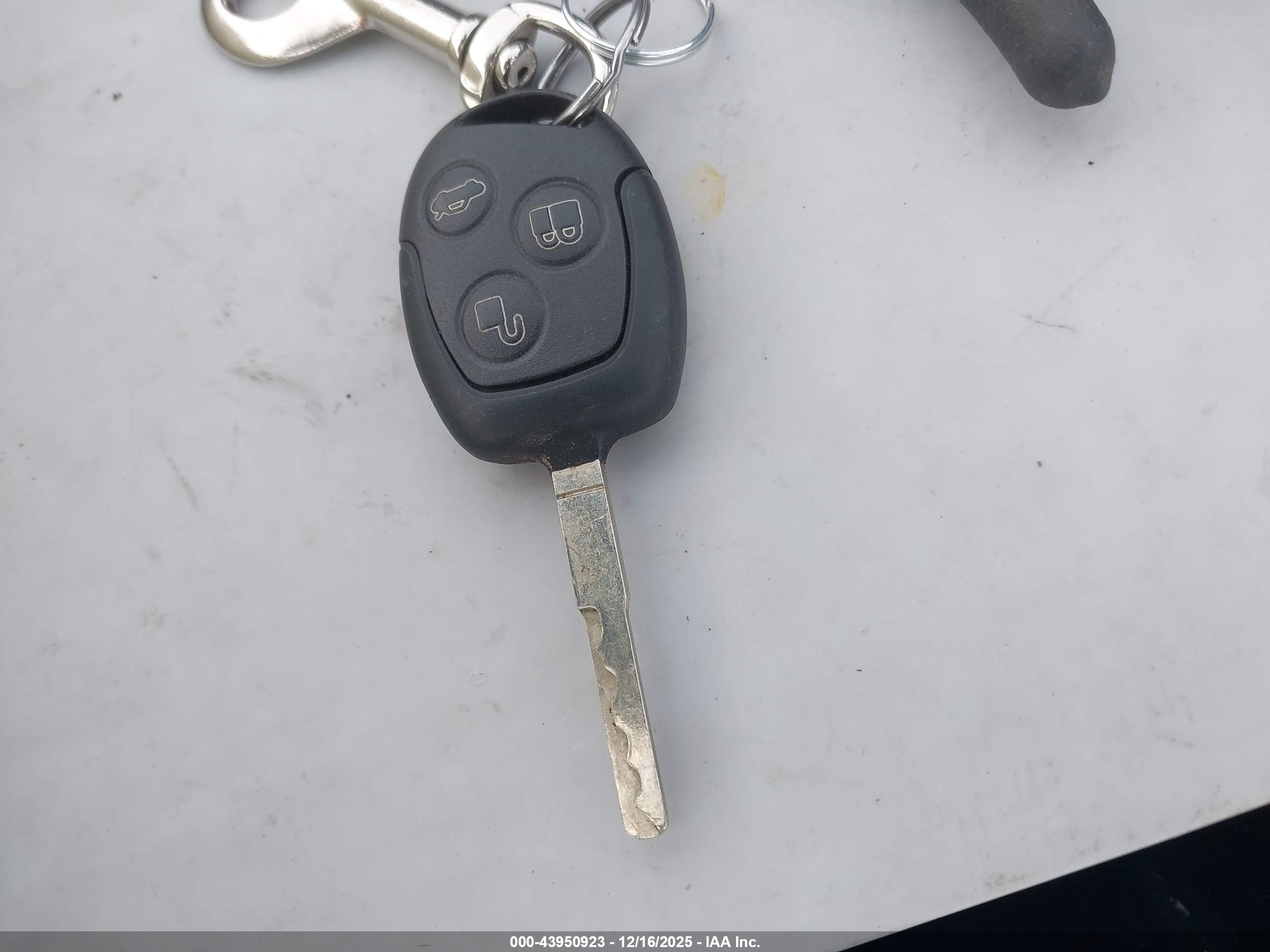 FORD FIESTA image 11