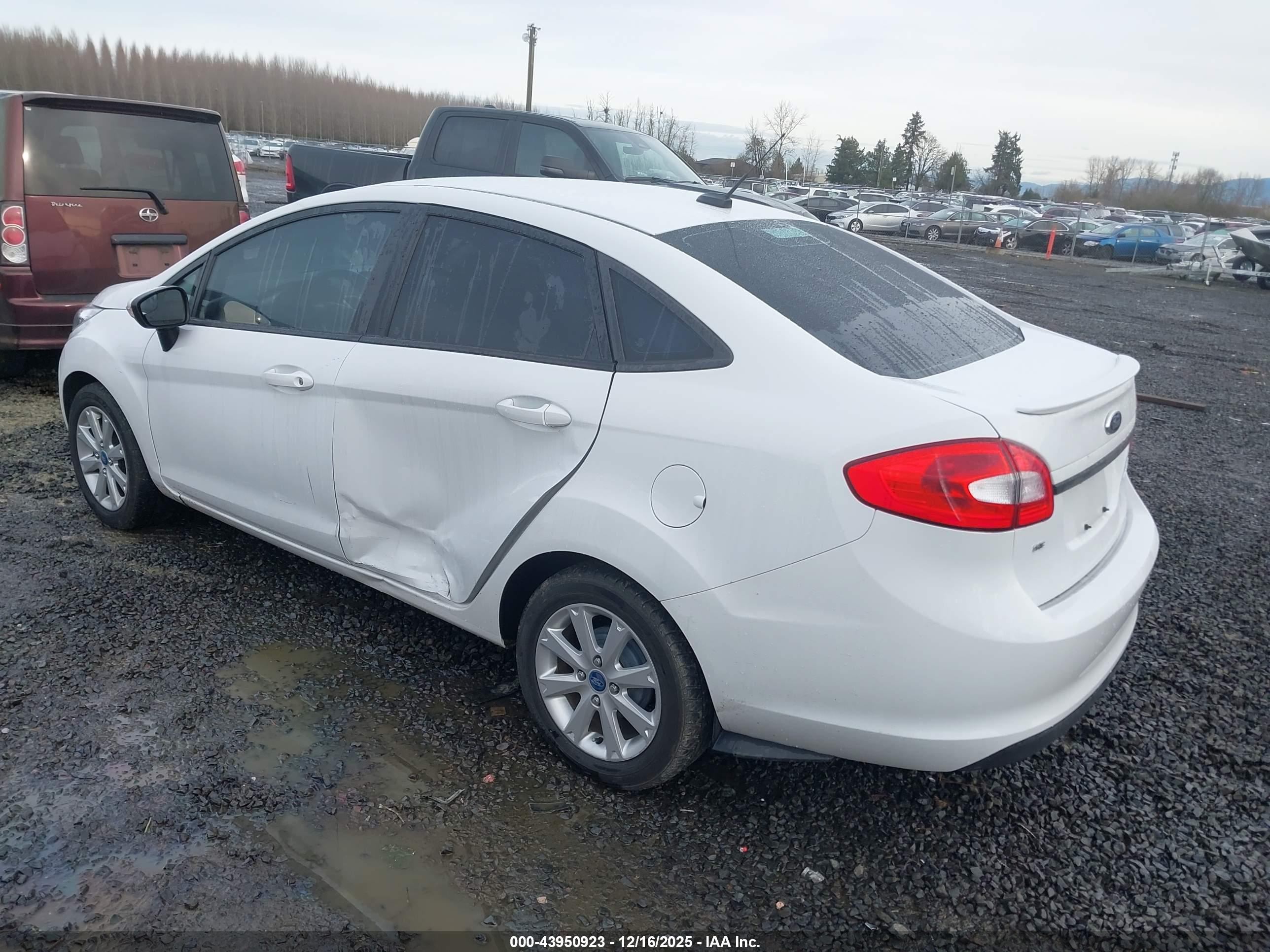 FORD FIESTA image 3