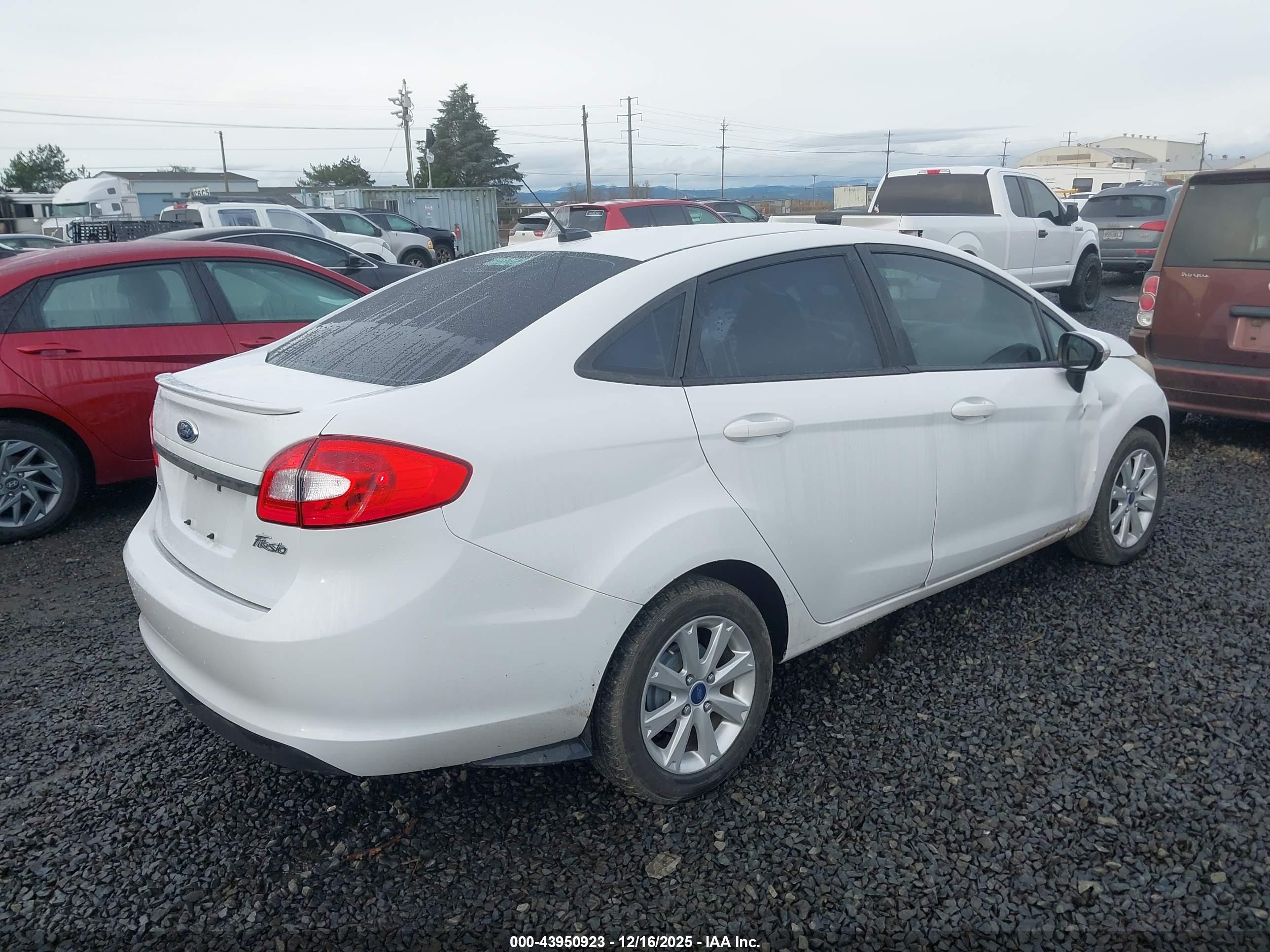 FORD FIESTA image 4
