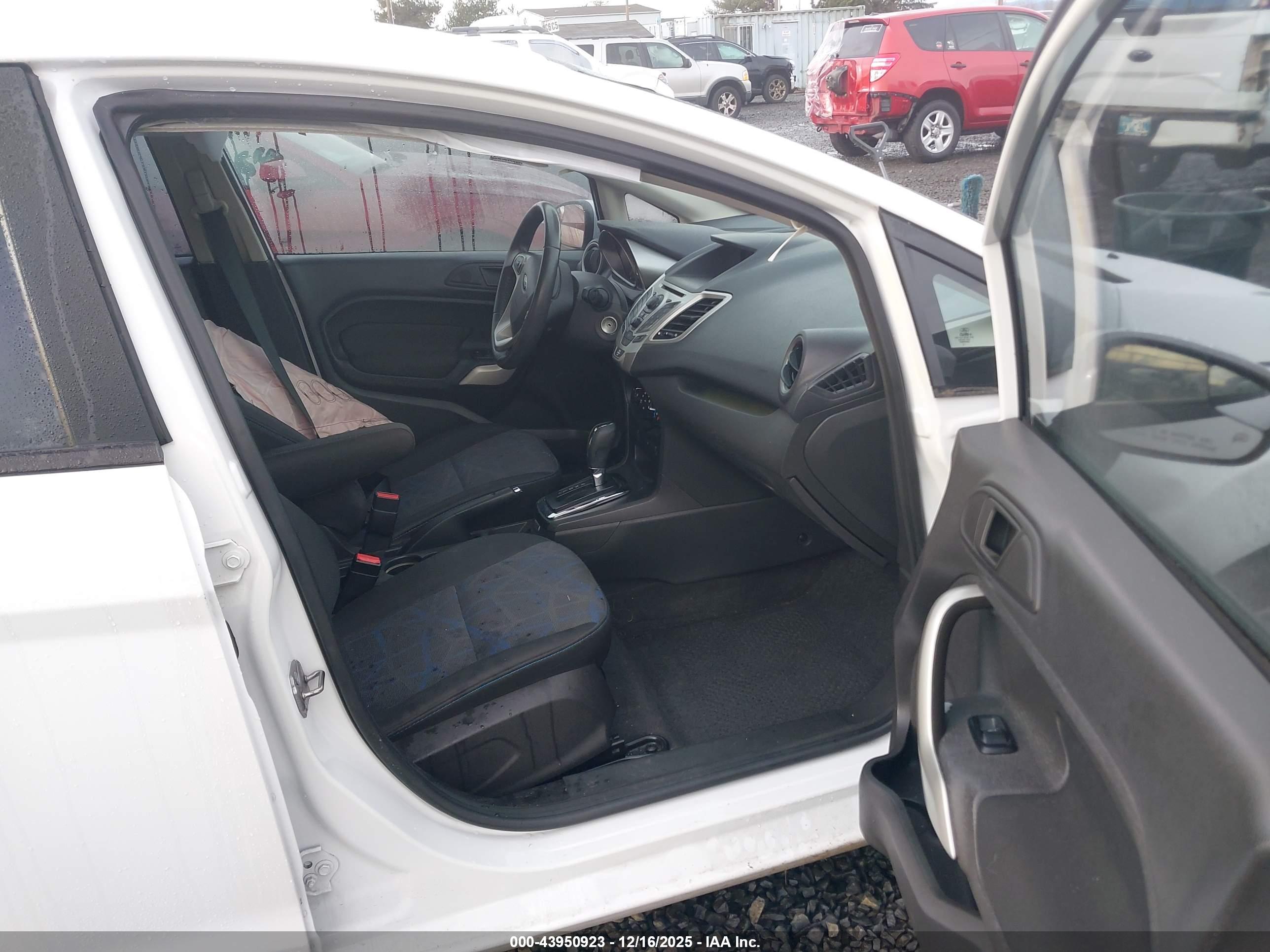 FORD FIESTA image 5