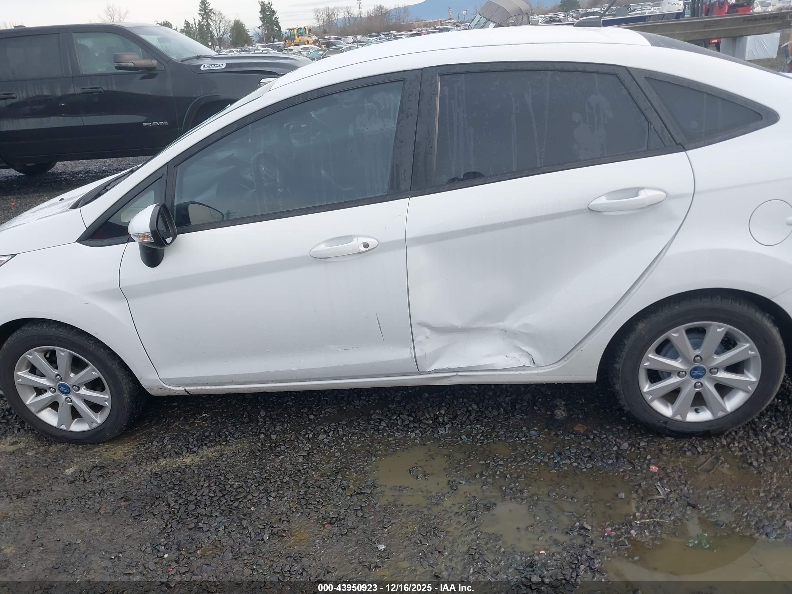 FORD FIESTA image 6