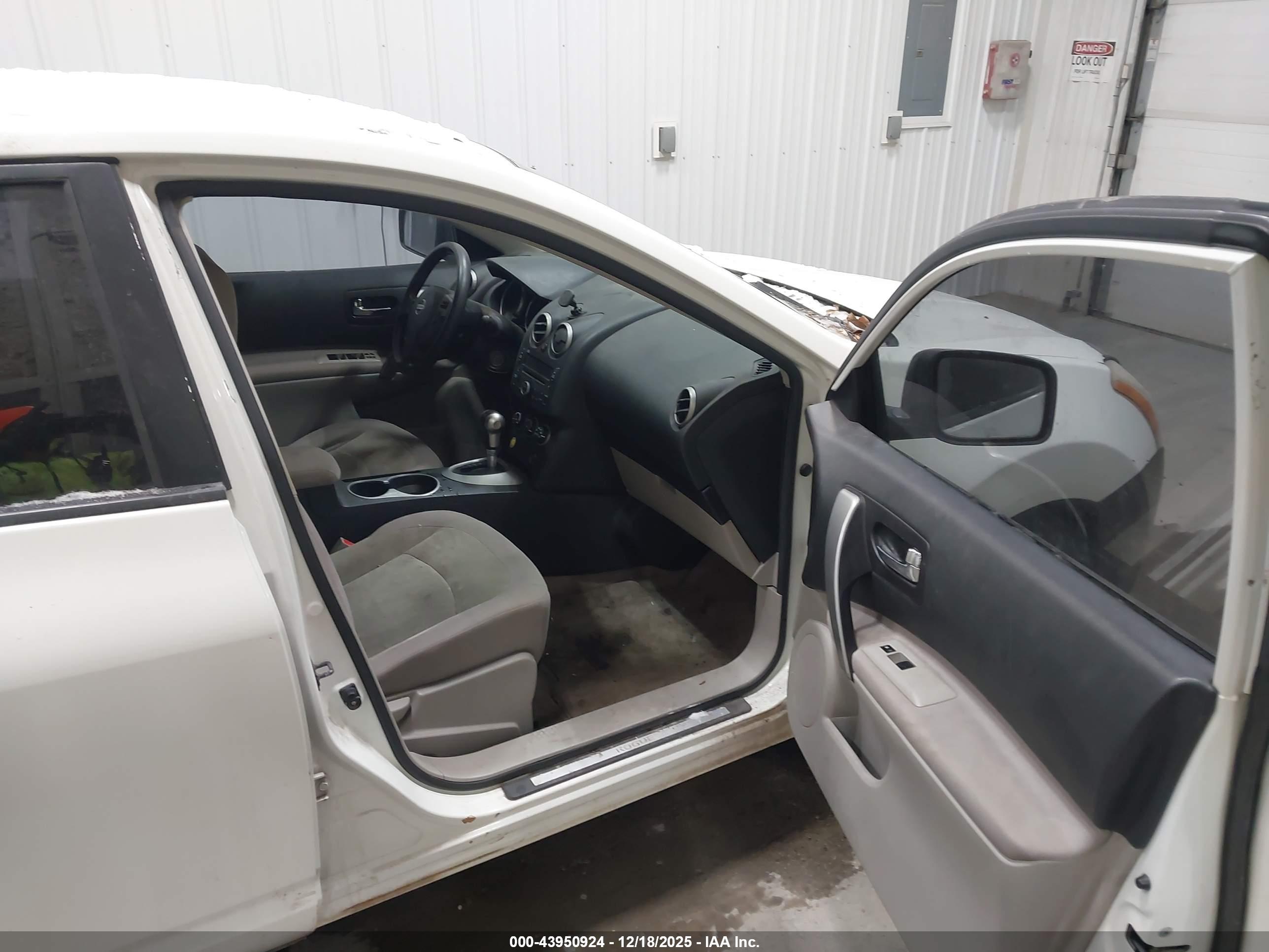 NISSAN ROGUE image 5