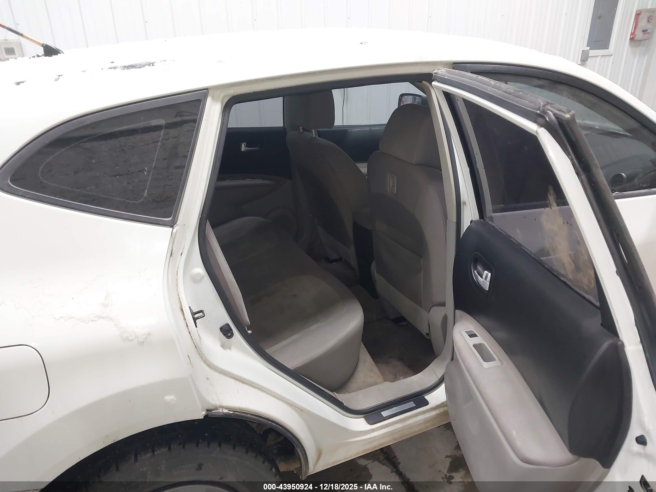 NISSAN ROGUE image 8