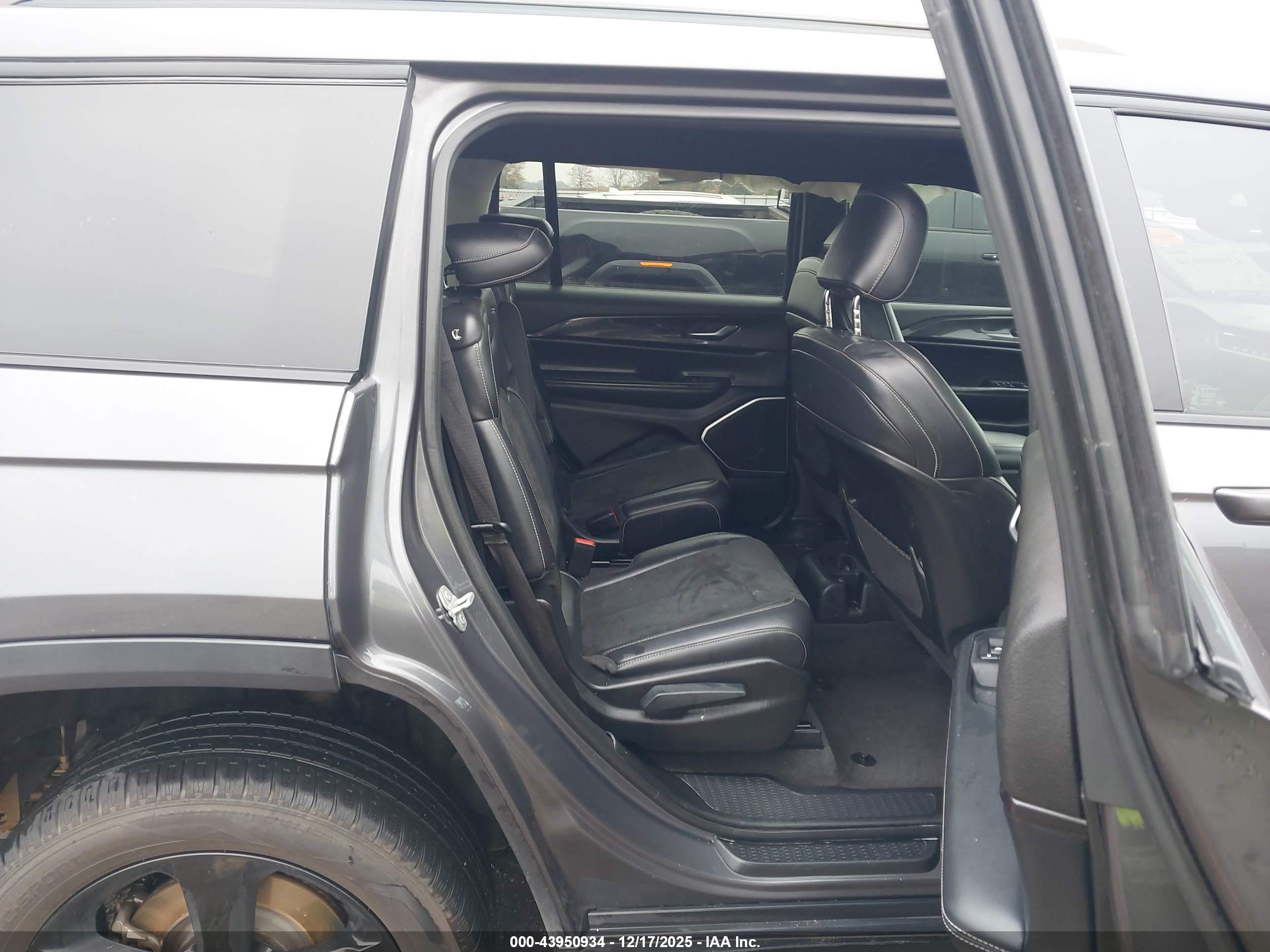 JEEP GRAND image 8