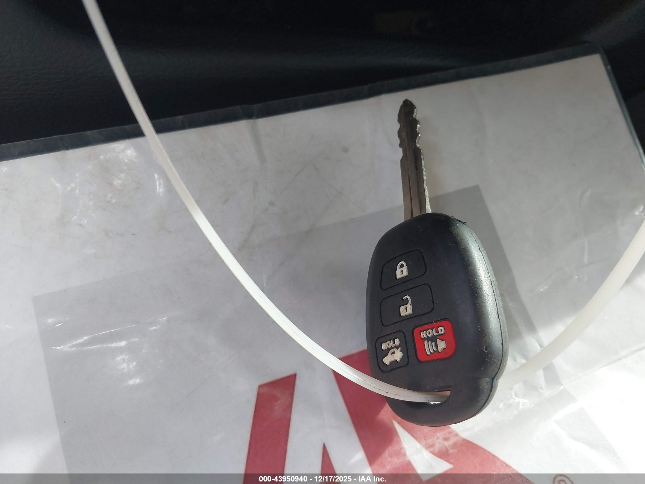 TOYOTA COROLLA image 11