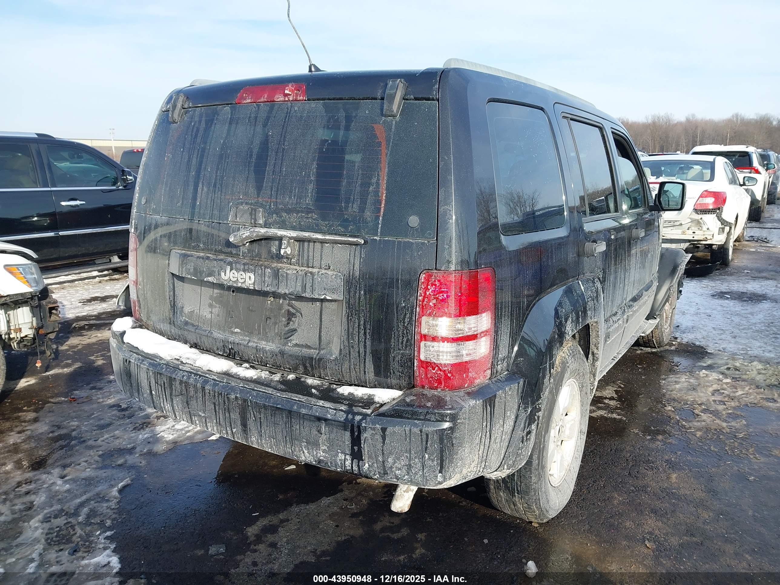 JEEP LIBERTY image 4